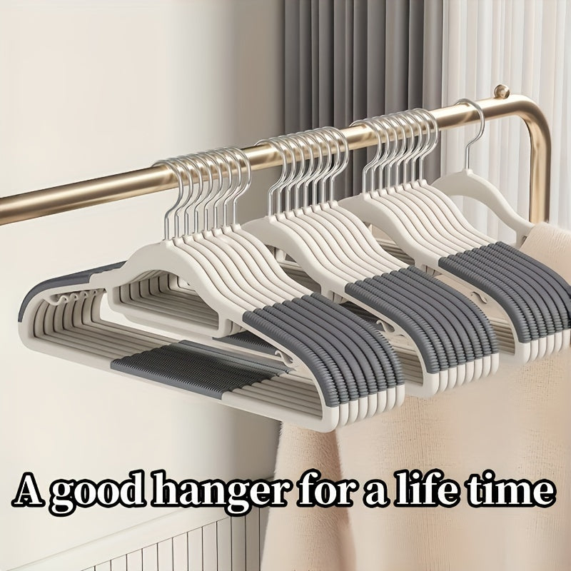 Plastic Hanger with Non-Slip Pad and Curved Shoulder for Closet Storage
