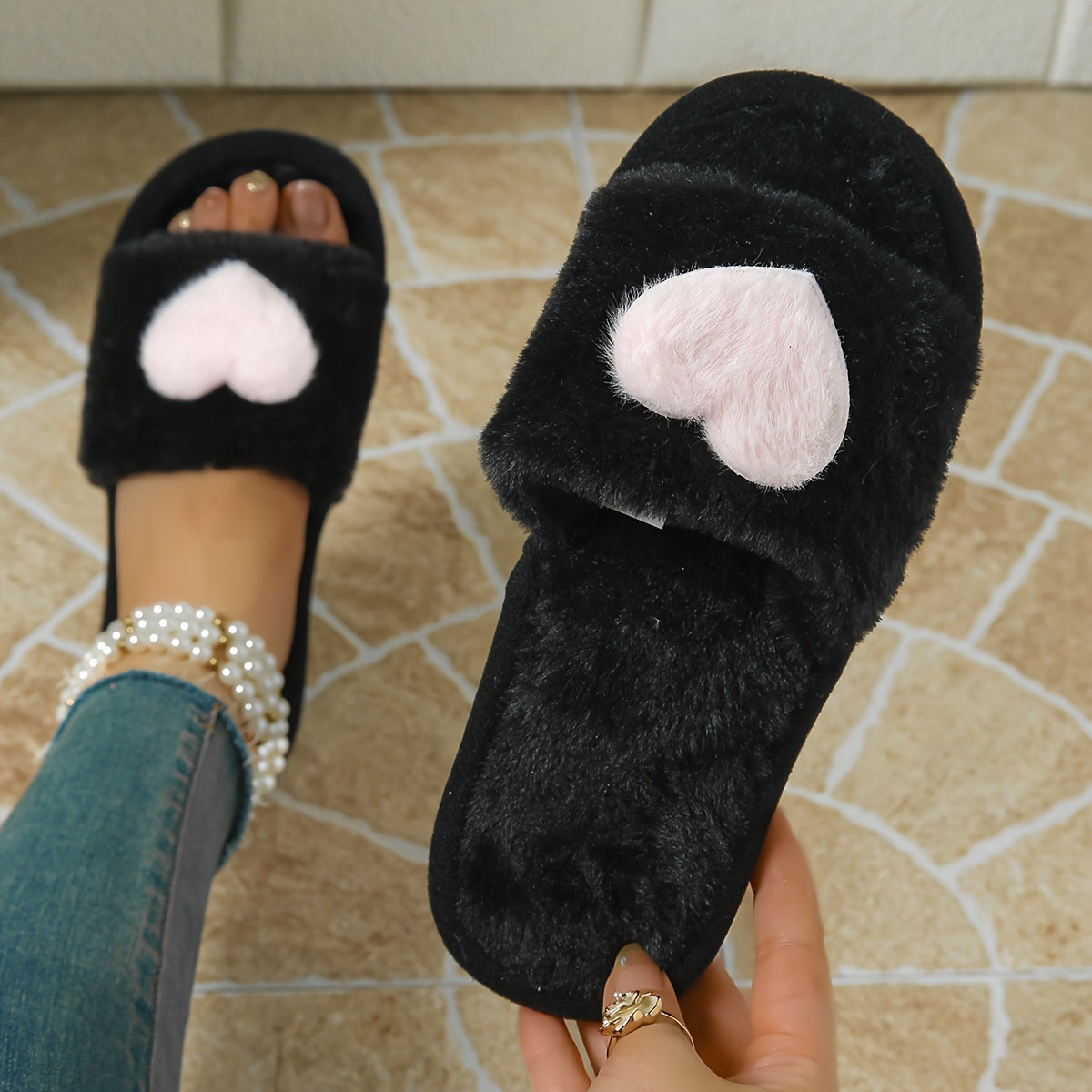 Women's Fleece-Lined Winter Slippers Non-Slip EVA Sole Heart Pattern Indoor House Shoes Black Pink