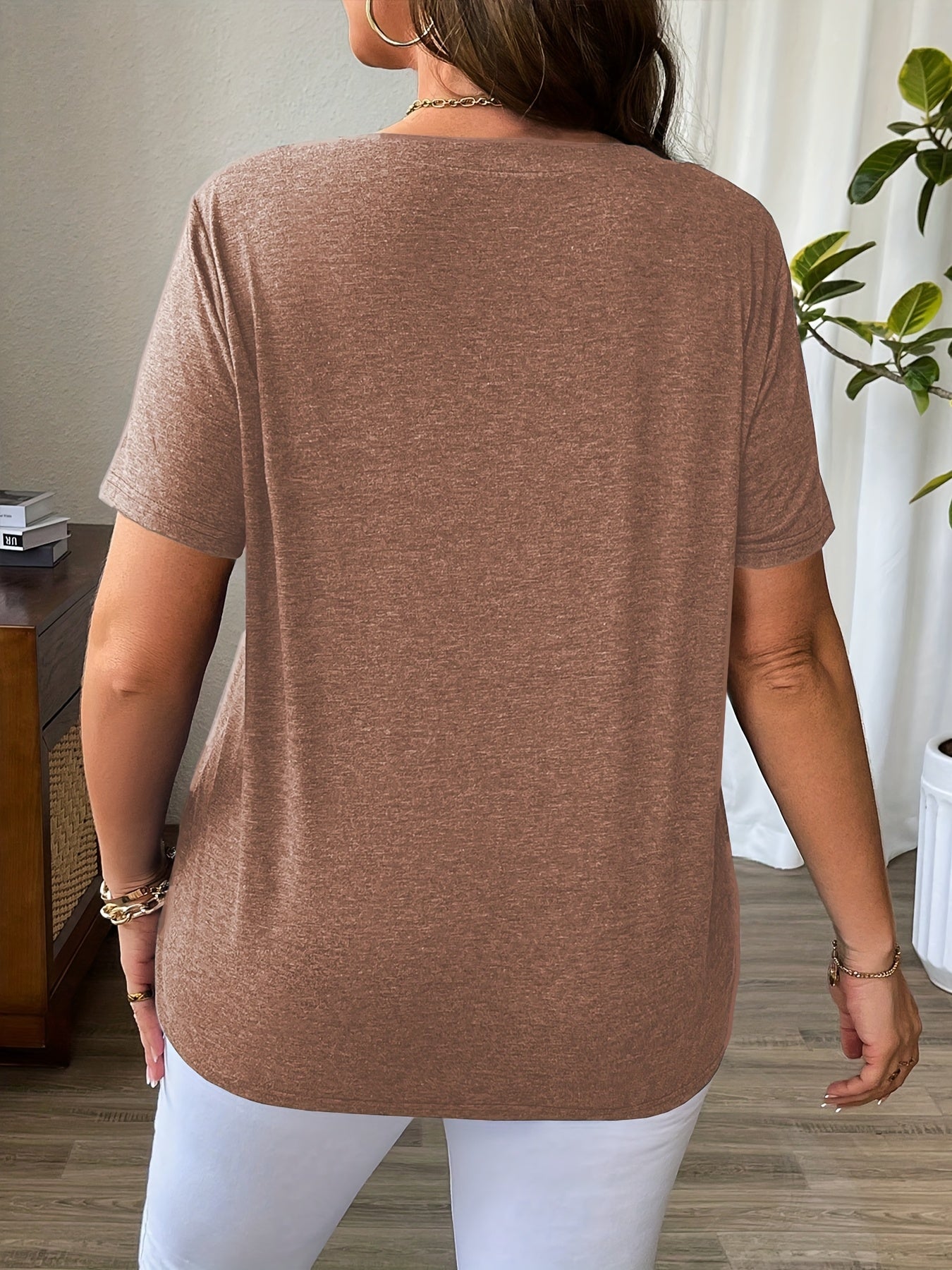 Camiseta casual de algodón talla grande con escote en V cruzado y mangas cortas