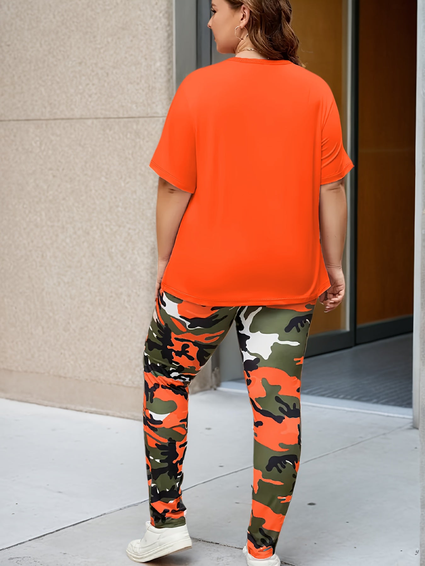 Plus Size Women's Camo Print Polyester Knit Crew Neck Short Sleeve Pullover