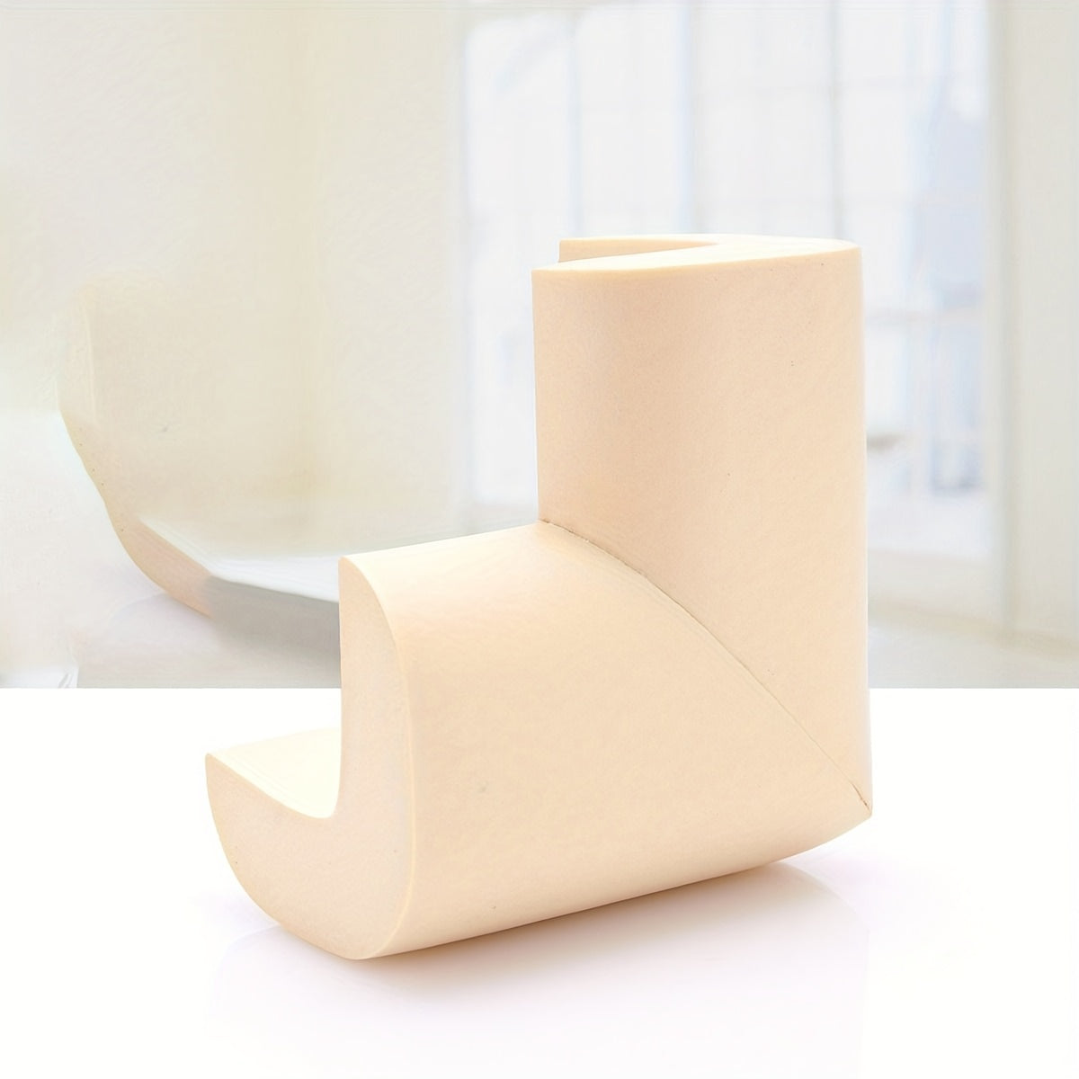 Bolalar xavfsizligi burchak qoʻriqlovchilari, uy roʻzgʻor stollari uchun qalinlashtirilgan toʻqnashuvga qarshi himoya qiluvchilar