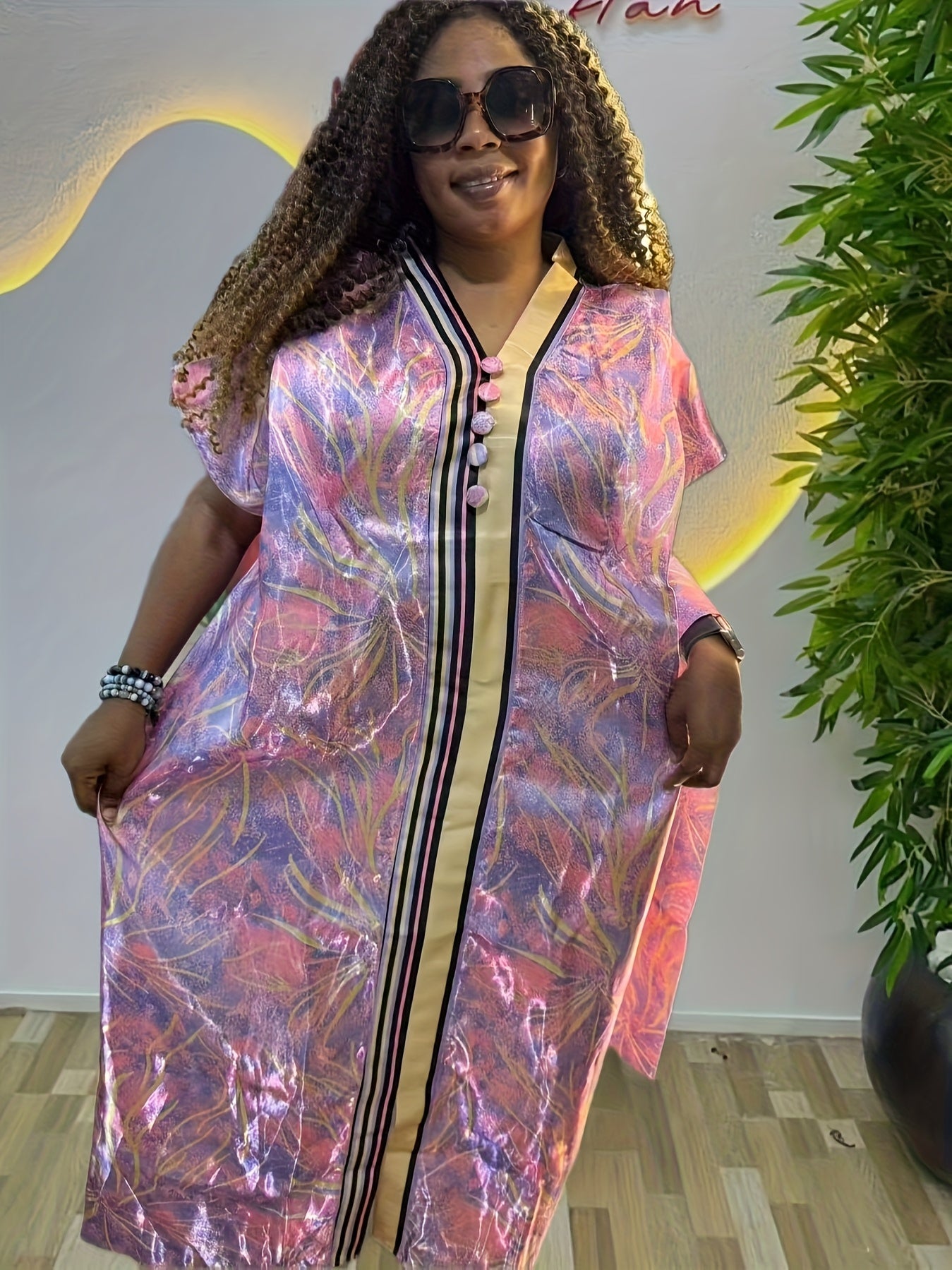 Plus o'lcham ayollar uzun kiyi V-shakli bo'yinli batwing ko'krakli gullar bilan bosma kundalik