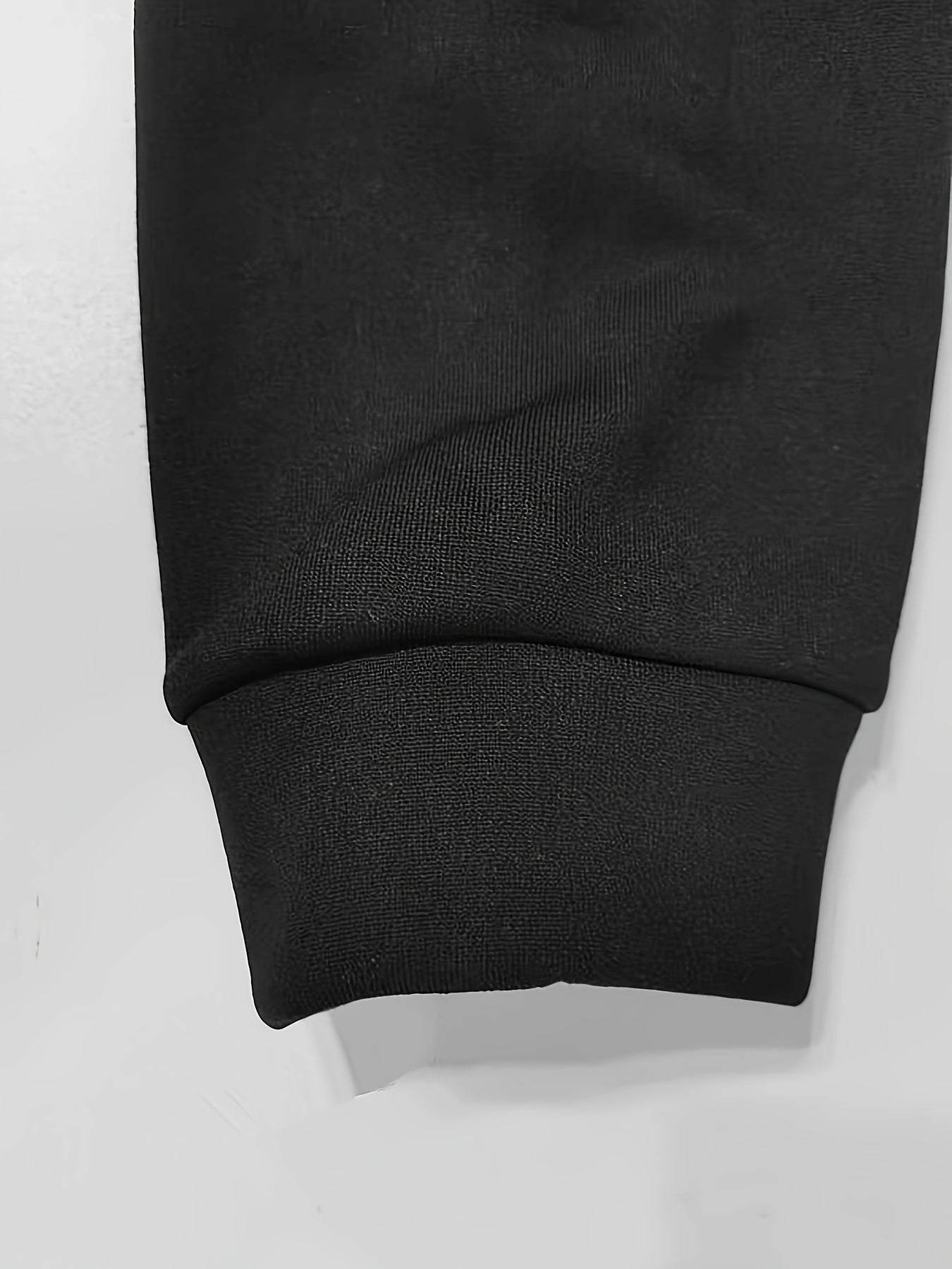 Erkaklar uchun uzun qo'lqonli kapuchonli Henley koftasi, ko'p cho'ntaklari bilan, kuz/qish uchun mukammal.