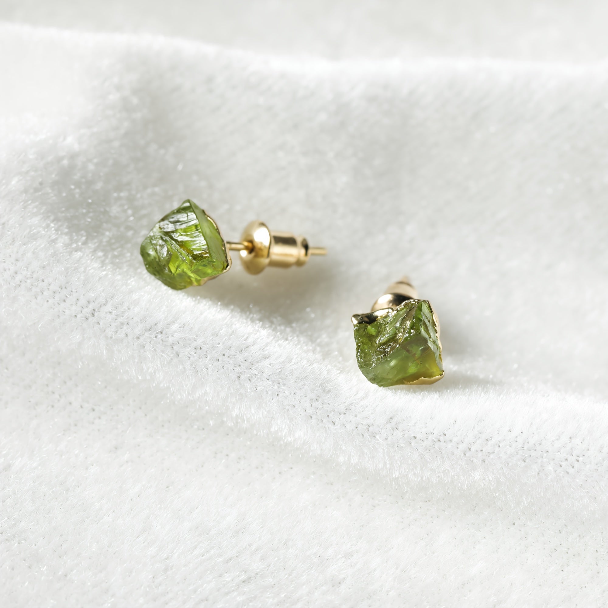 Chic Boho 925 Silver Stud Earrings with Chalcedony Gemstone, Perfect for Everyday and Parties, Bohemian Style Earrings, Natural Chalcedony Stone, Ideal for Daily Wear, Boho-Chic Stud Earrings