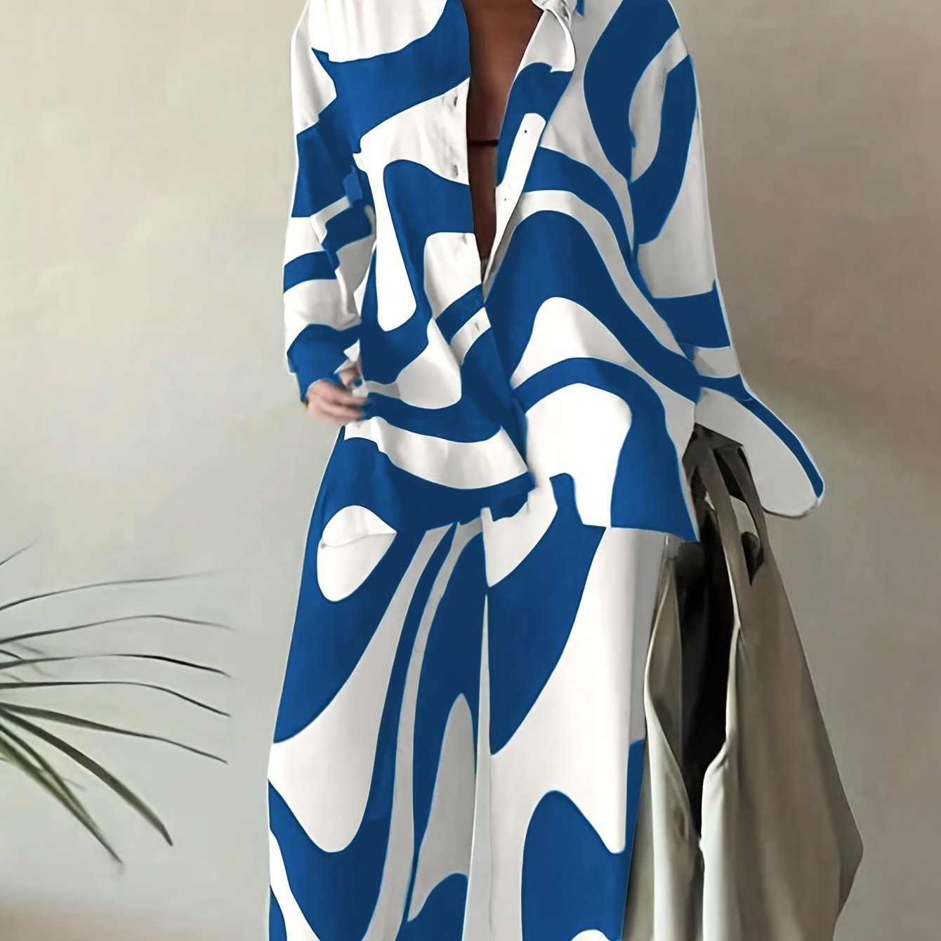 Katta o'lchamdagi ayollar uchun bahor kiyimlari: tugmachali old qismli ko'ylak bilan zamonaviy rangli blokli shimlar to'plami.