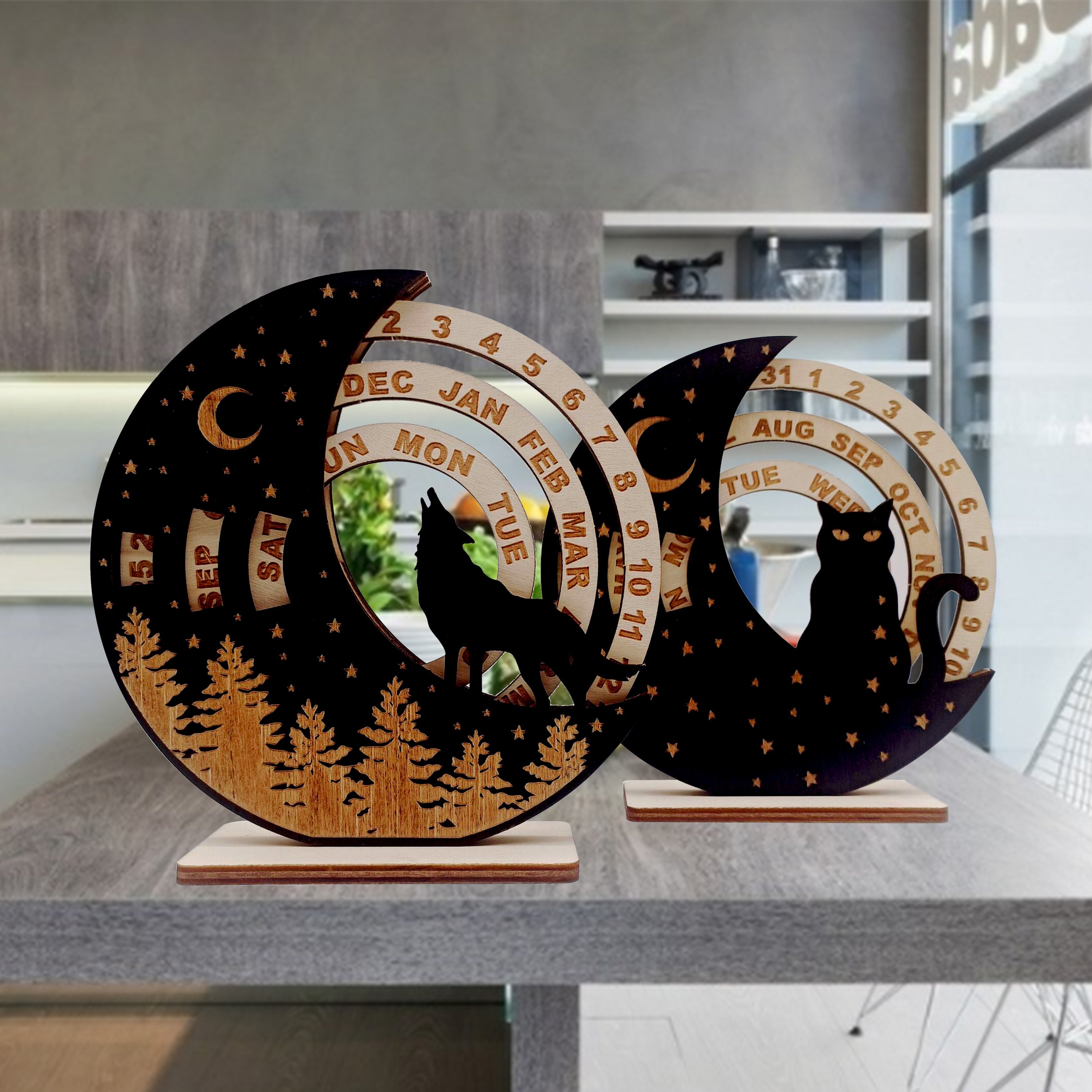 2023 Rustic Wooden Wall Calendar Wolf and Cat Design No Electricity Needed Holiday Decor