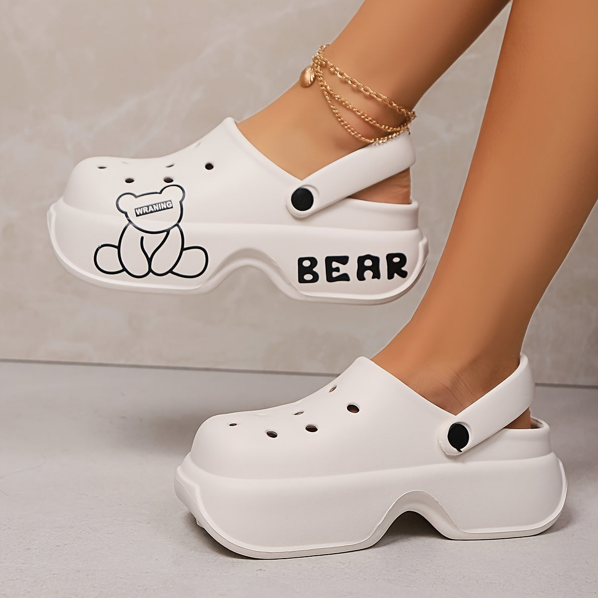 Women's Cartoon Bear EVA Clogs Comfortable Lightweight Non-Slip Beach Sandals
