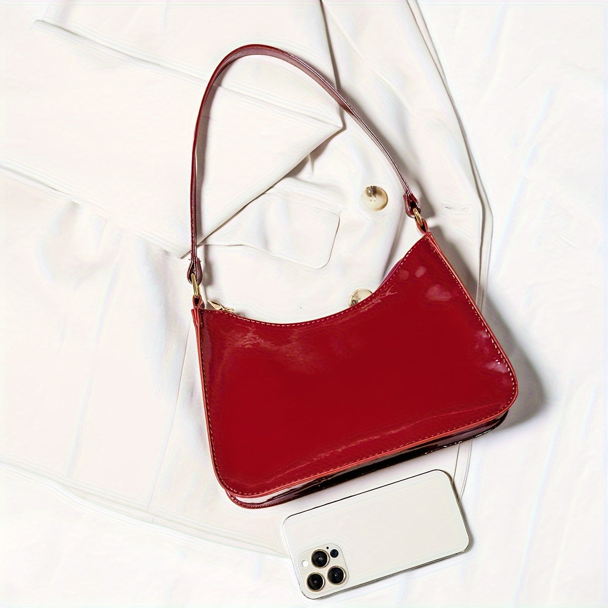 Ayollar uchun Qizil PVC Yengil Sumka, Oltin Rangli Asboblar, Ajratiladigan Tasmali | Har kuni, ishda yoki ta'tilda foydalanish uchun zamonaviy baget | Onalar va qiz do'stlar uchun ideal sovg'a | Zarif yuqori tutqich