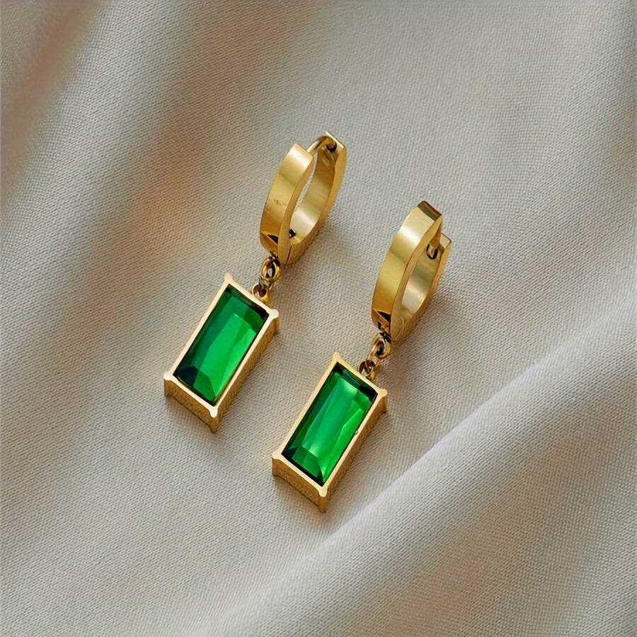 Women's Snake Bone Chain Necklace with Peridot Zirconia Pendant in Copper