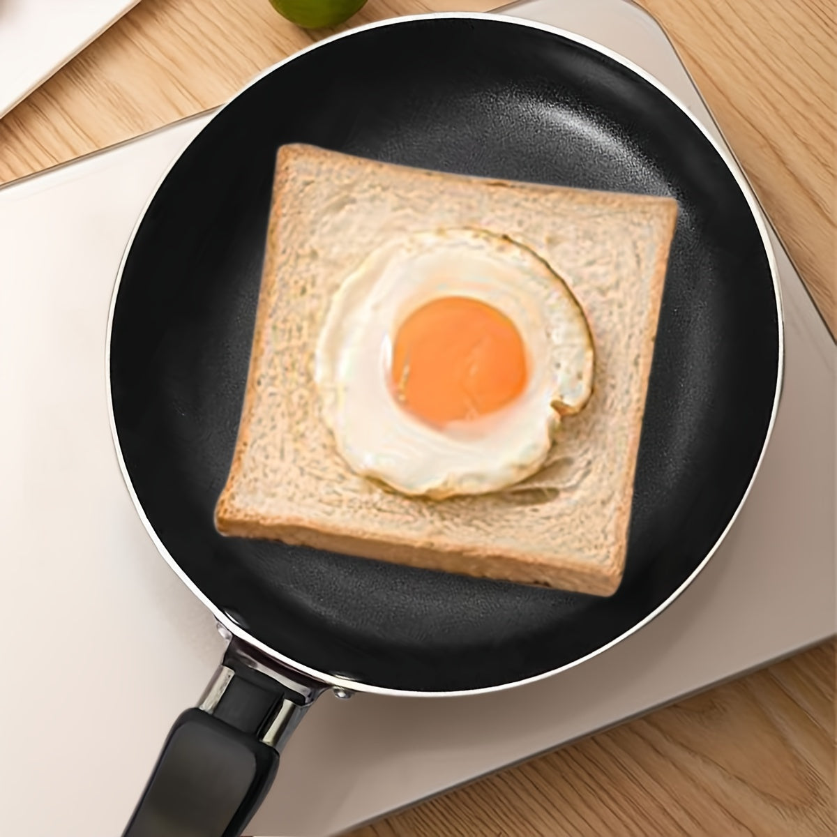 Qizil alyuminiy mini qozon: 7.1 dyuymli yopishqoq qovurish panasi, bitta porsiya tayyorlash uchun, idish-tovoq tozalash mashinasida yuvish mumkin, gaz pechiga mos, alyuminiy tutqichi bilan.