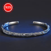 Zarif 925 Sterling Silver Ochiq Qulf Bilaguzuk - Nozik Tang Qovoq Guli bilan Vintage Ilhomlangan Uzum Dizayni - U uchun Rojdestvo, Shukrona kuni va har qanday maxsus tadbir uchun ideal sovg'a. Gippoallergen va Zamonaviy.