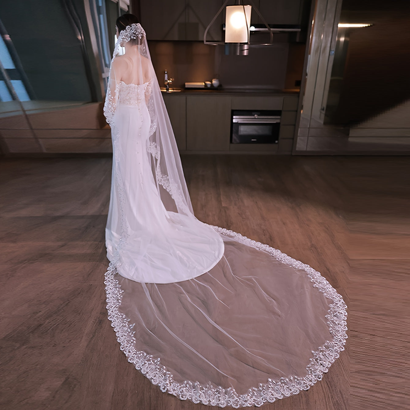 Long Elegant Bridal Veil with Comb Sparkling White Polyester for Weddings