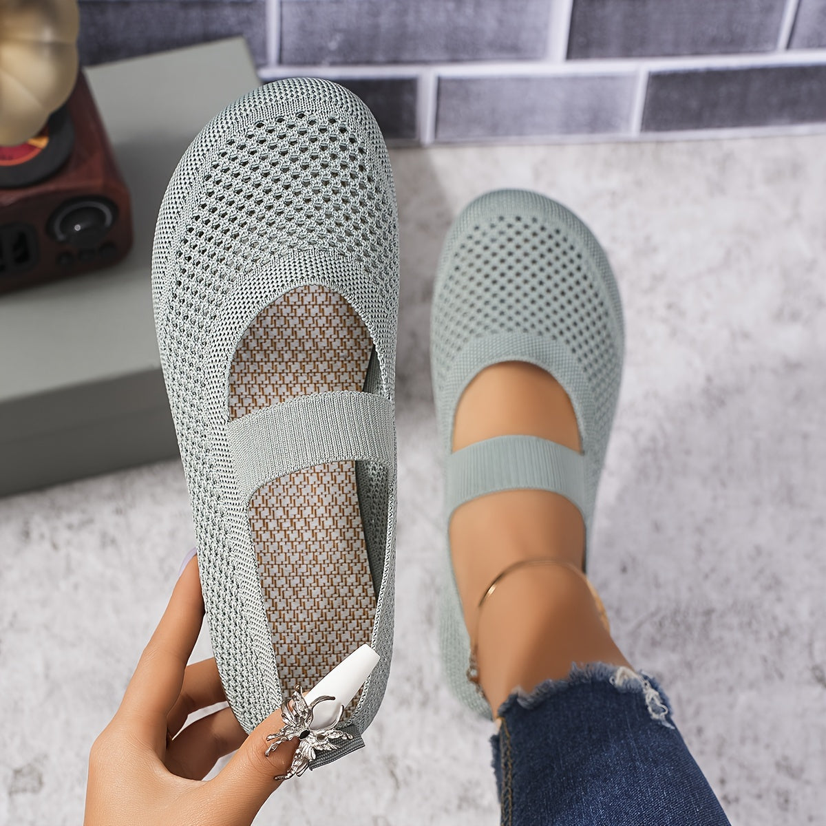 Ayollar uchun nafas oluvchi slip-on poyabzal yengil bej kundalik krossovkalar qulay