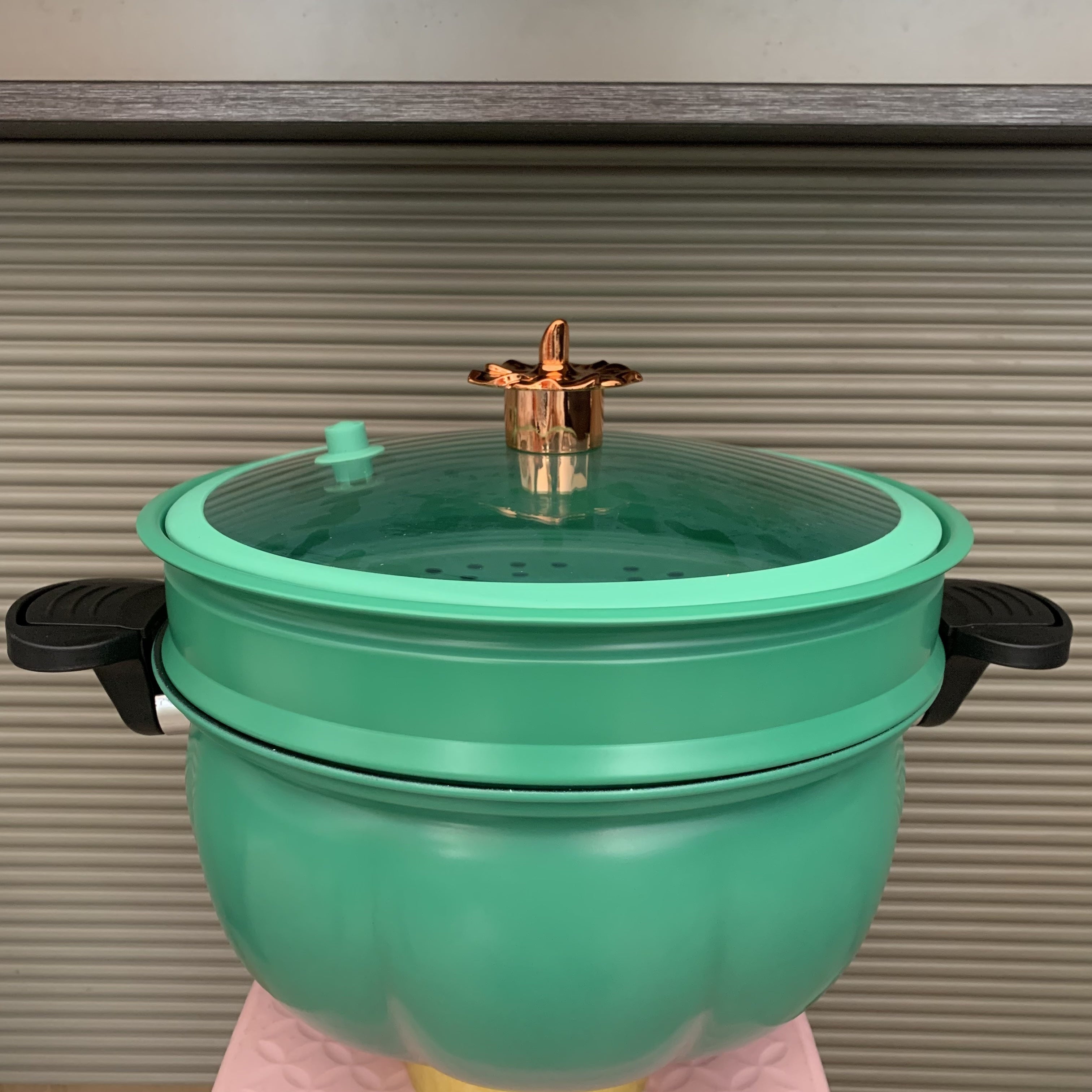 Mikro-bosimda pishiruvchi, bug'li, katta sig'imli, ikki quloqli dizayn, issiqlik izolyatsiyasi, uy oshxonasi uchun qovoq shaklidagi ko'p qatlamli pishirish qozoni