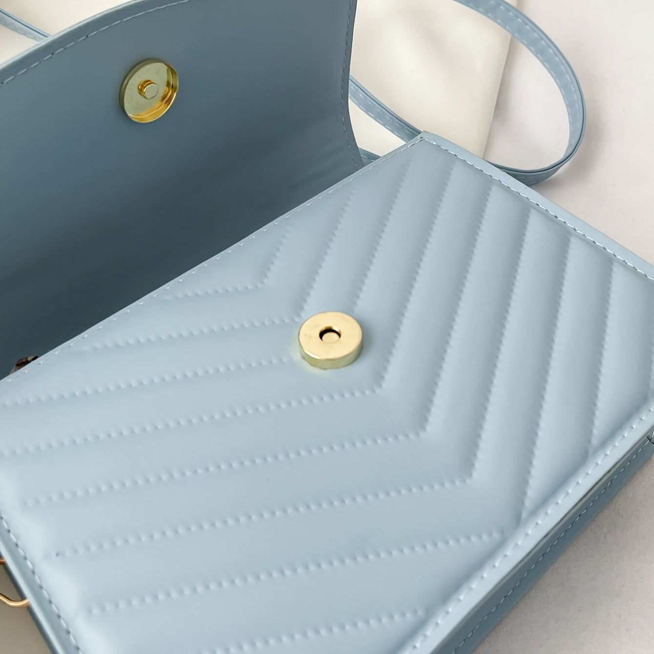 Bolso de mano cuadrado con relieve para mujer con correa ajustable de PU estilo urbano geométrico