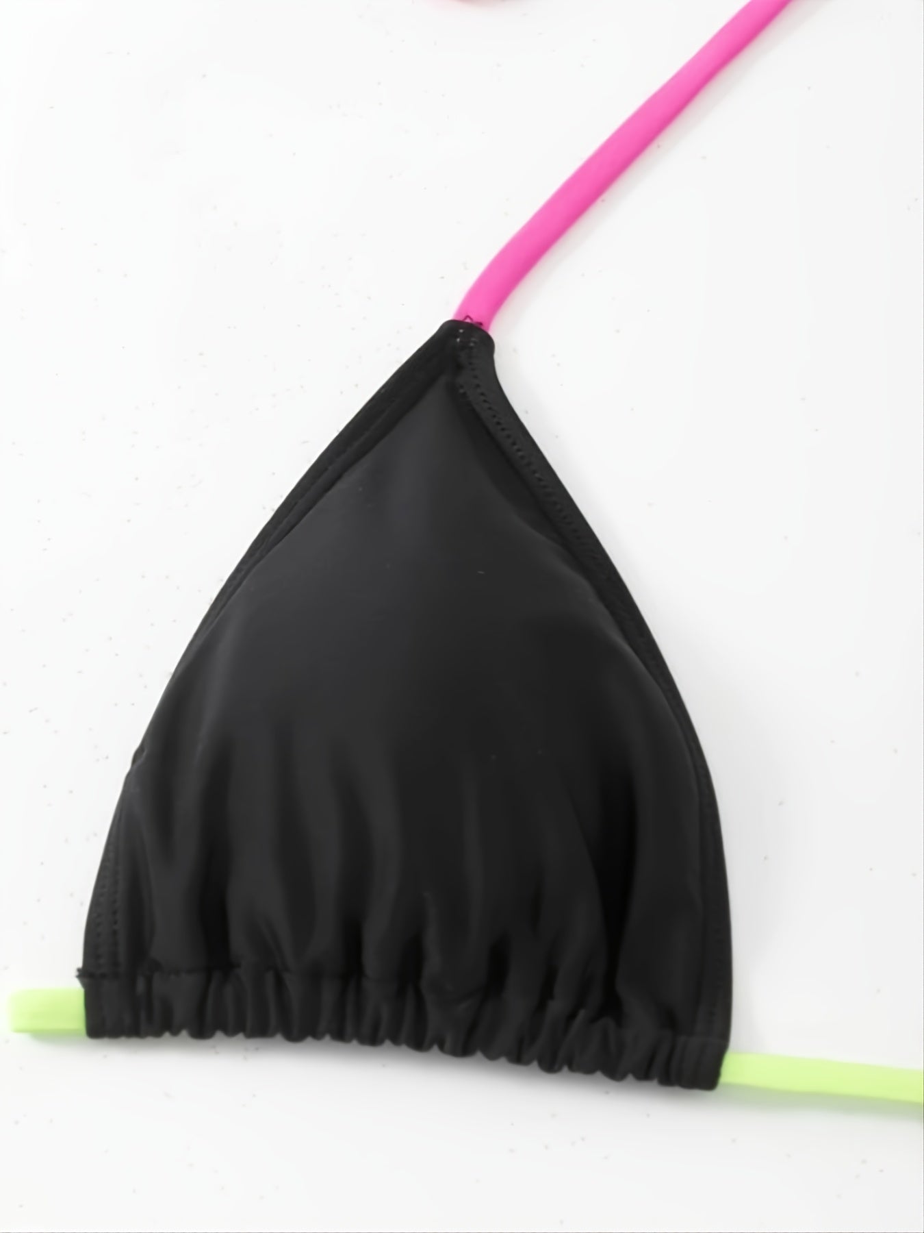 Ayollar uchun neon halter bo'yinli bikini to'plamlari va yuqori kesilgan uchburchak suzish kiyimi.