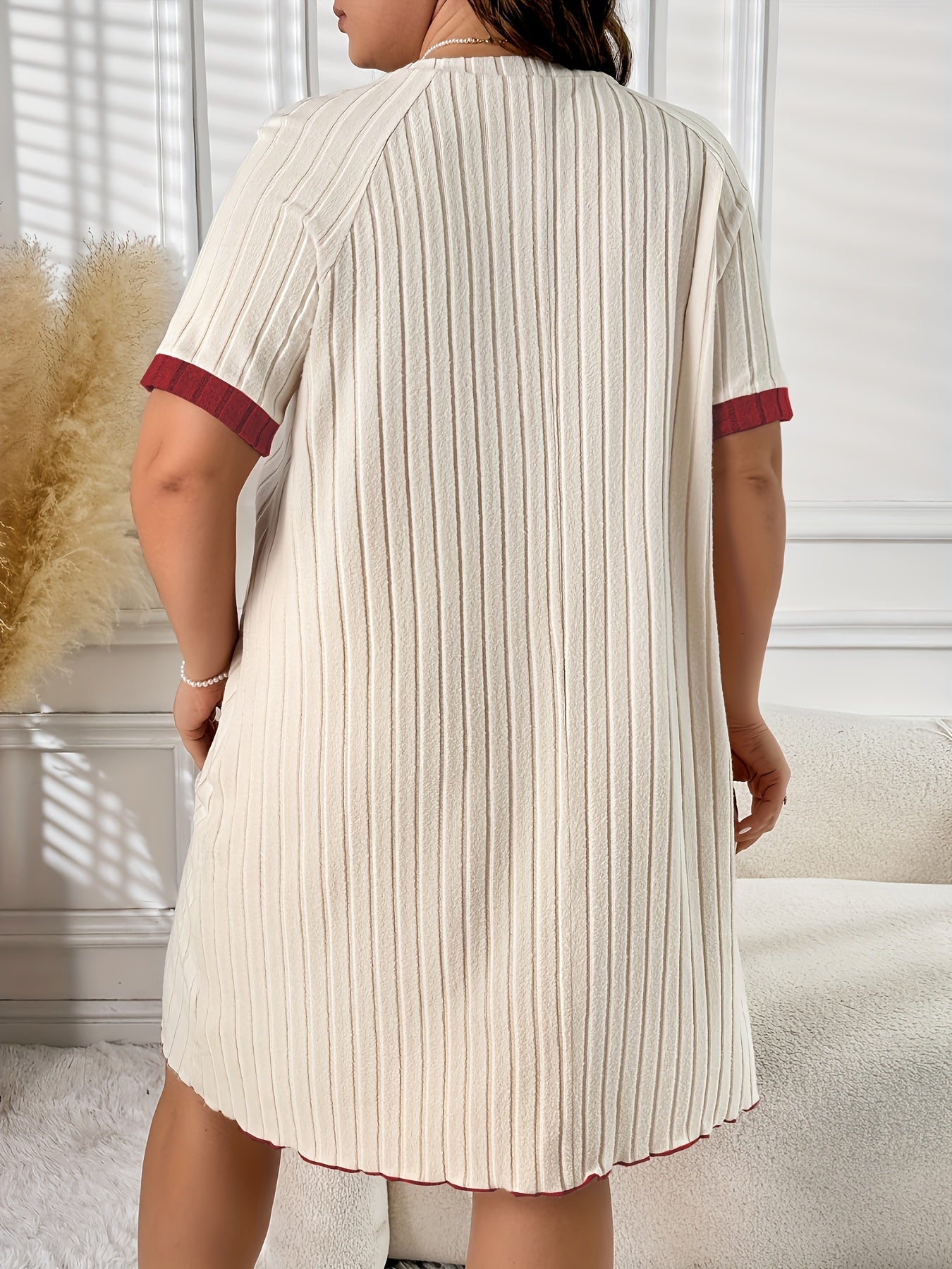 Ayollar uchun katta o'lchamli rang blokli yurakli tikilgan uyqu kiyimi, dam olish va kechki soat uchun nightgown