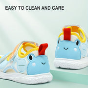 Bolalar uchun yengil, sirpanmaydigan taglikka ega va ichki va tashqi o'yinlar uchun nafas oladigan to'r dizayni bilan mo'ylovga qarshi sandallar.