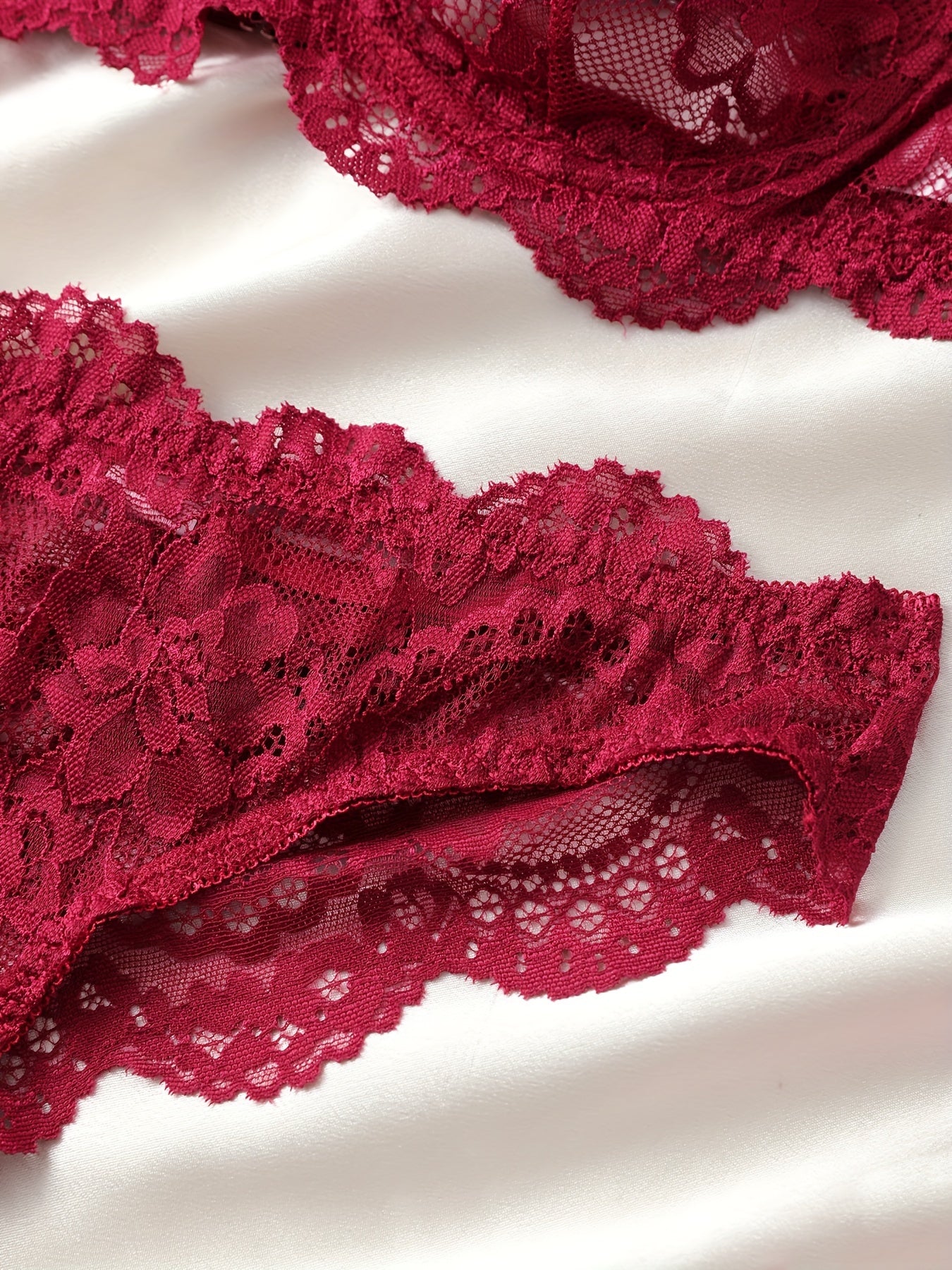 Ayollar uchun sexy dantelli ichki kiyim to'plami, trubka tepa brassiy va thong