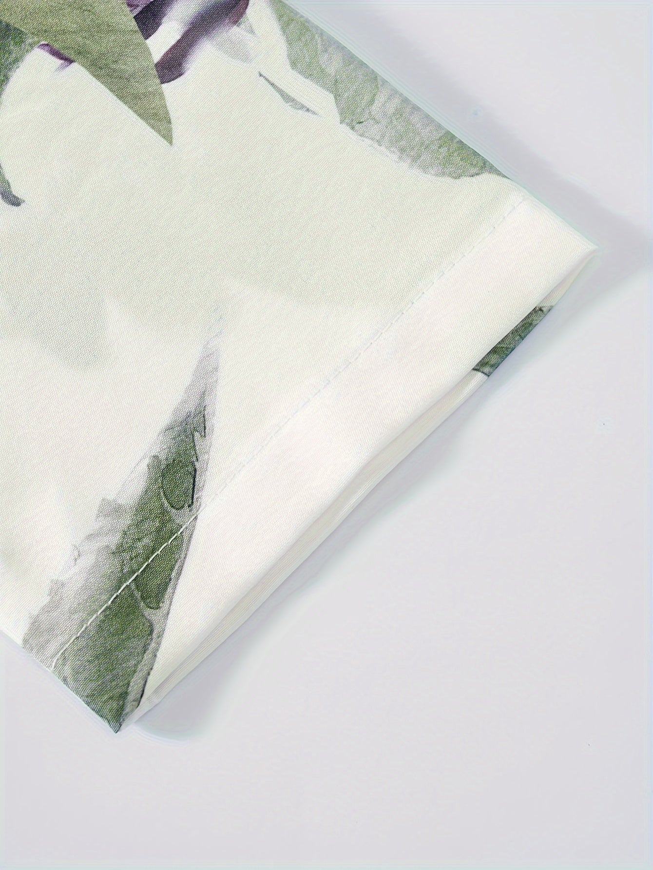 Ayollar uchun uzun qo'lqonli ko'ylak, nafis gullar bosma, V-shakl, tugmachali, engil polyester - bahor/kovak ta'tillari uchun mukammal.