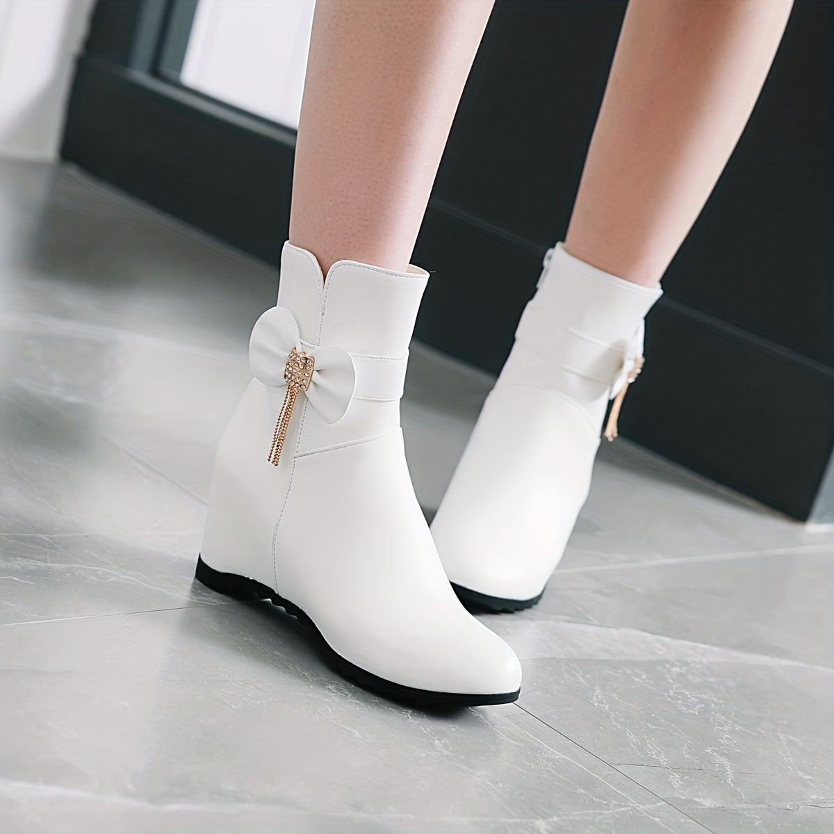 Women's Round Toe Fashion Boots With Boosting Insole