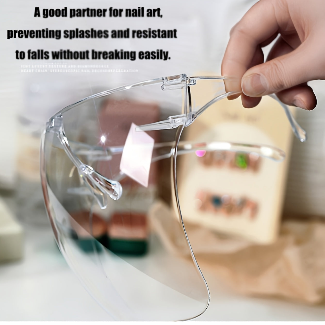 Tozalash tirnoq chang maskasi manikyur va pedikyur paytida nafas olish va ko'z tirnashlaridan himoya qiladi