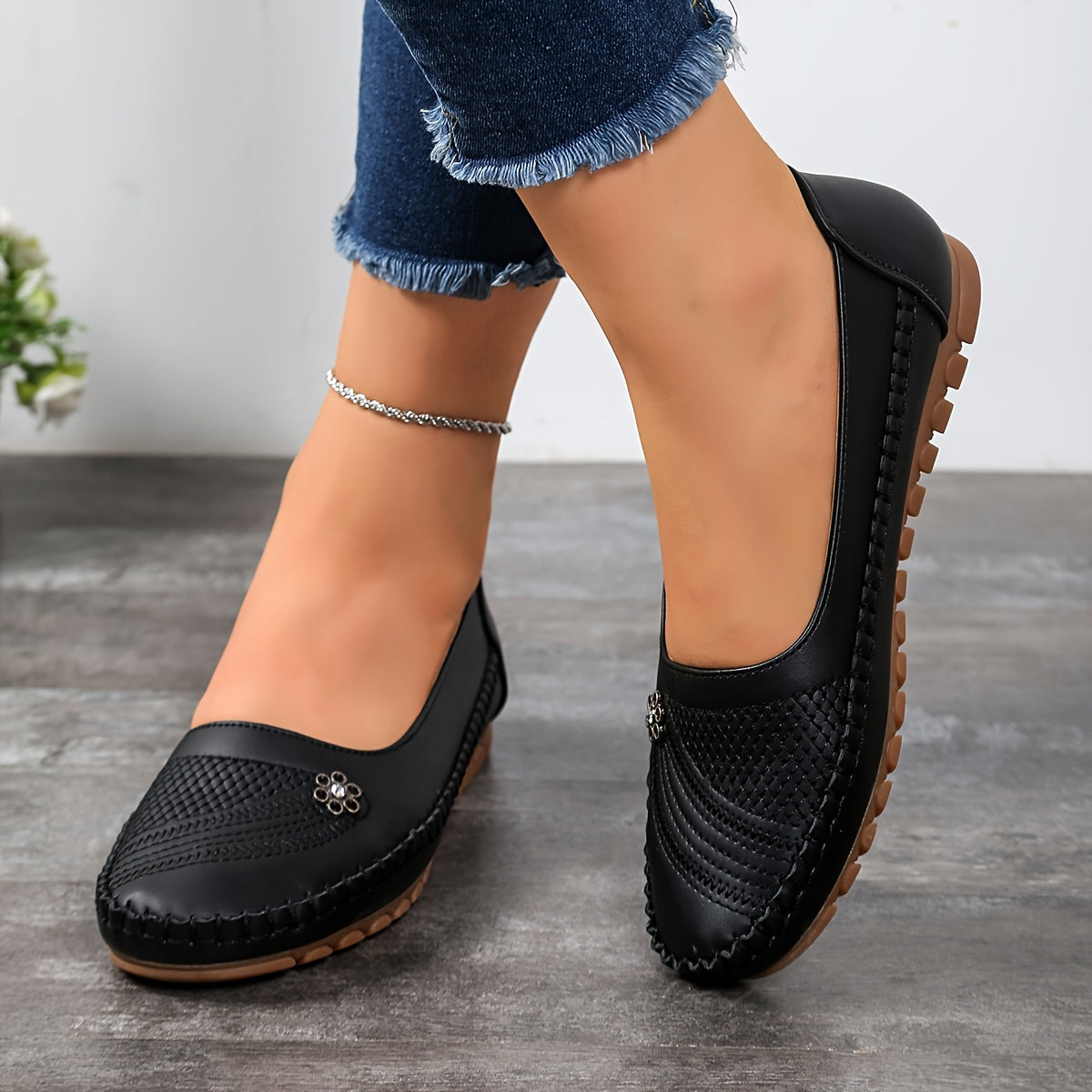 Women's Slip-On Flats With Floral Embellishments Synthetic Upper Cushioned Sole