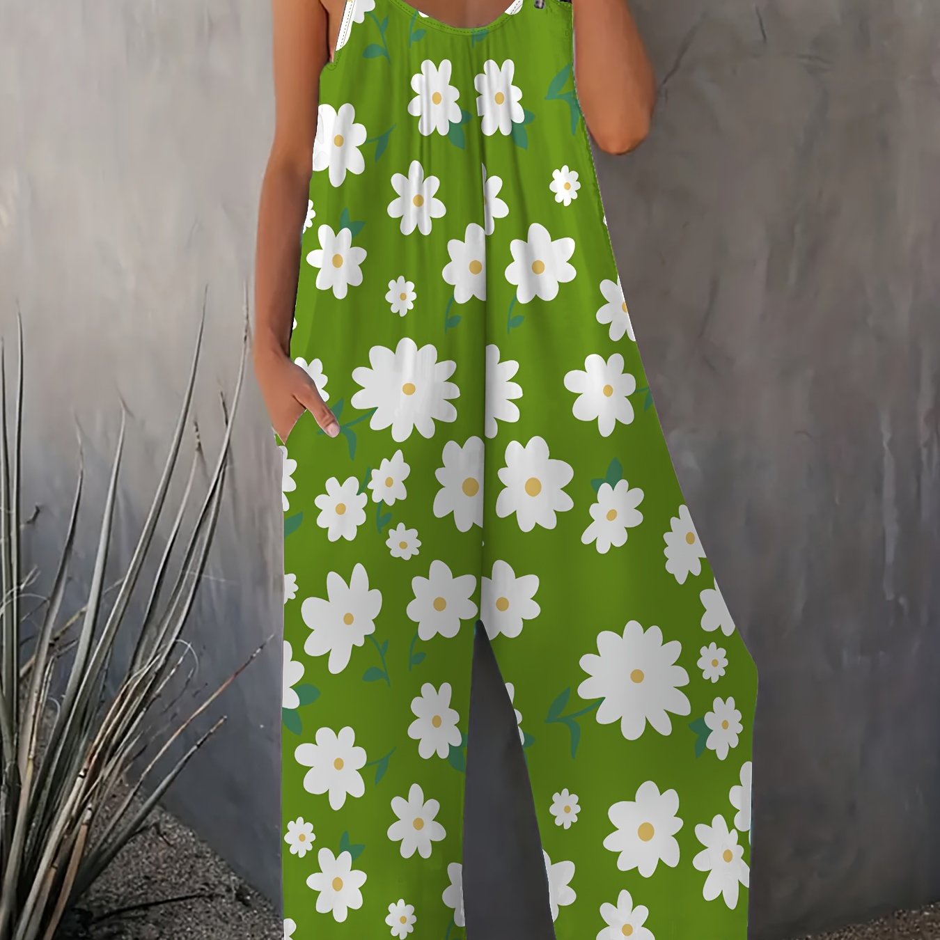 Plus Size Women's Floral Wide-Leg Jumpsuit with Pockets for Summer Vacation