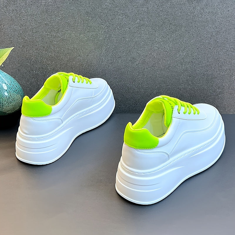 Erkaklar uchun oq platforma krossovkalari, yumshoq, nafas oladigan, qalin taglik, bog'ichli dizayn, dumaloq barmoq, kauchuk taglik, PVC ichki taglik, tasodifiy kiyim uchun ideal.