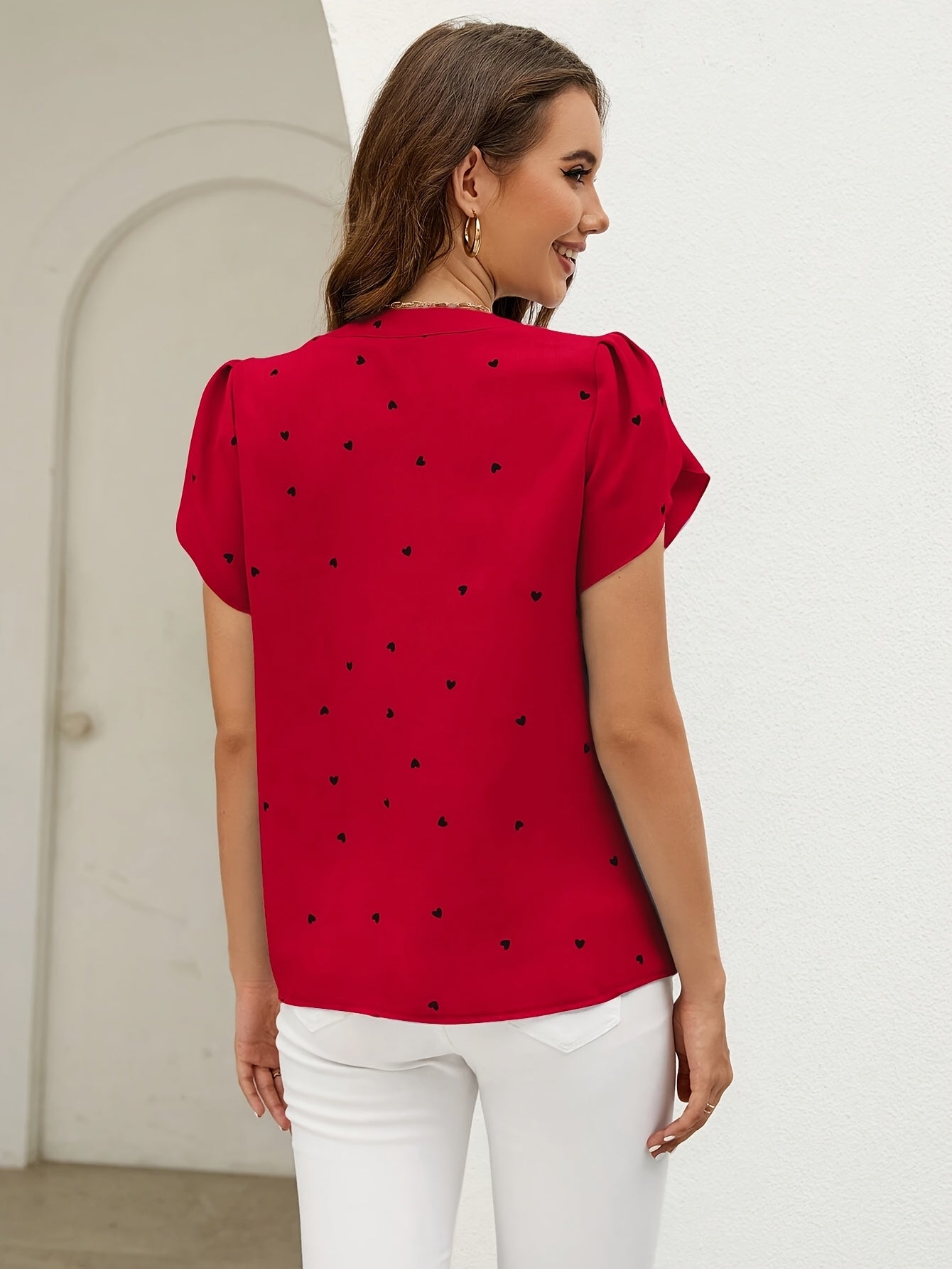 Blusa casual de verano para mujer de talla grande con estampado de corazones en azul claro y escote en V