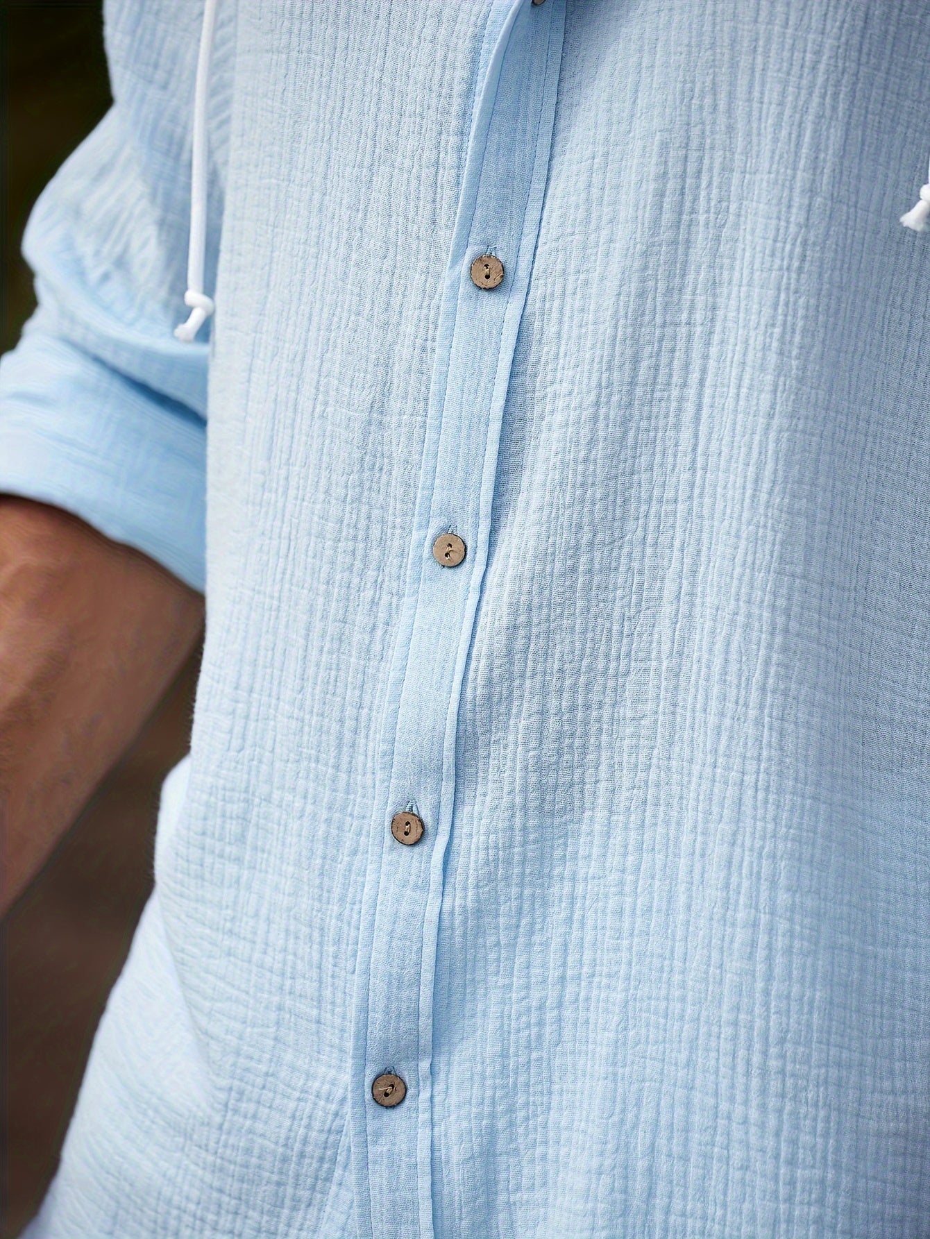 Katta o'lchamdagi erkaklar uchun nafas oladigan va zamonaviy rangli kapüşonli ko'ylak.