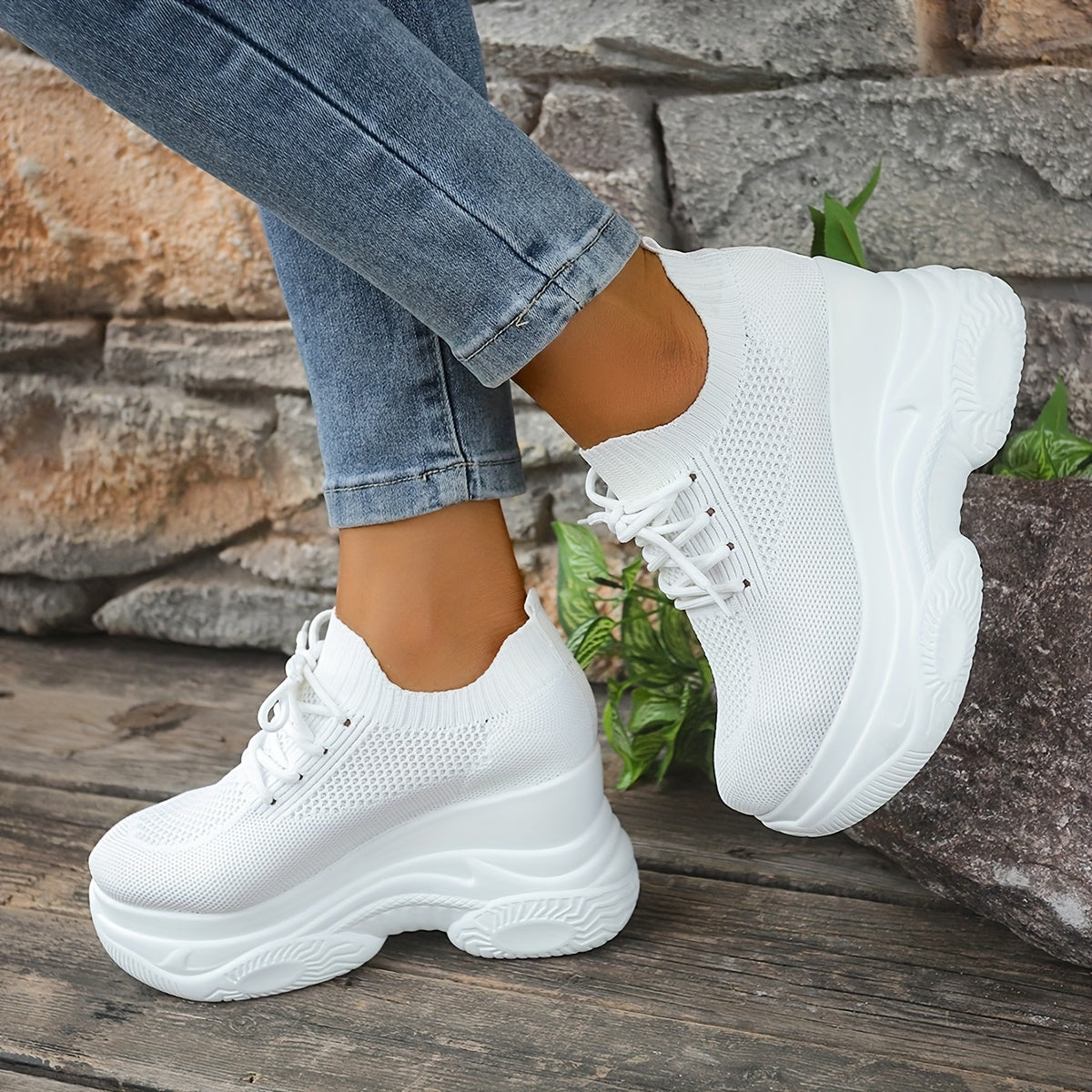 Ayollar uchun qora va oq tilla bilan yopiladigan kundalik sport poyabzali, nafas oladigan, yengil