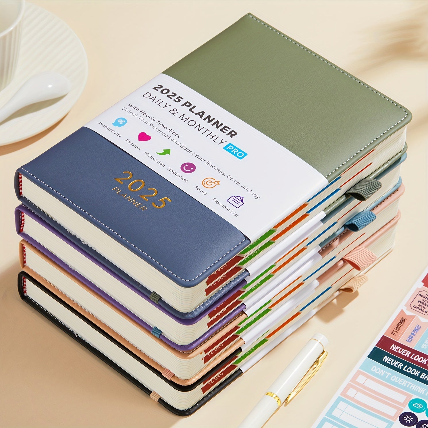 Планировщик на 2025 год с ежедневными и ежемесячными страницами, с часовыми интервалами, обложка из кожи, английский язык, включает 4 планировочных листа, 12 ежемесячных вкладок, инструмент для повышения продуктивности
