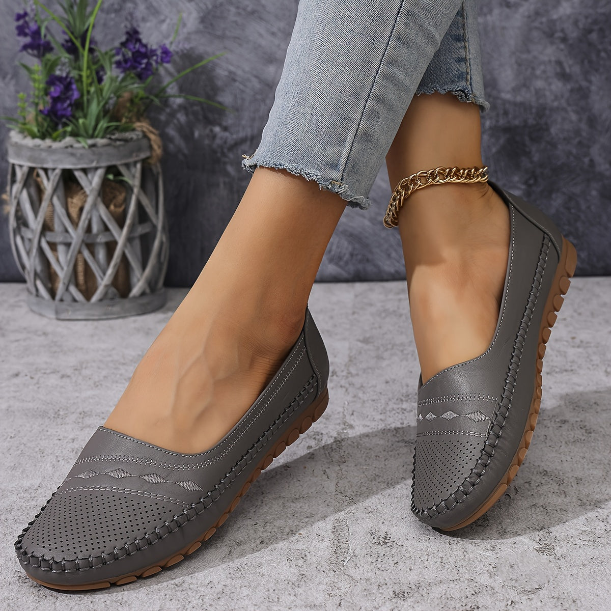 Plus Size Women's Loafers Slip-On Embroidered Stitching Soft Sole All-Season Lightweight