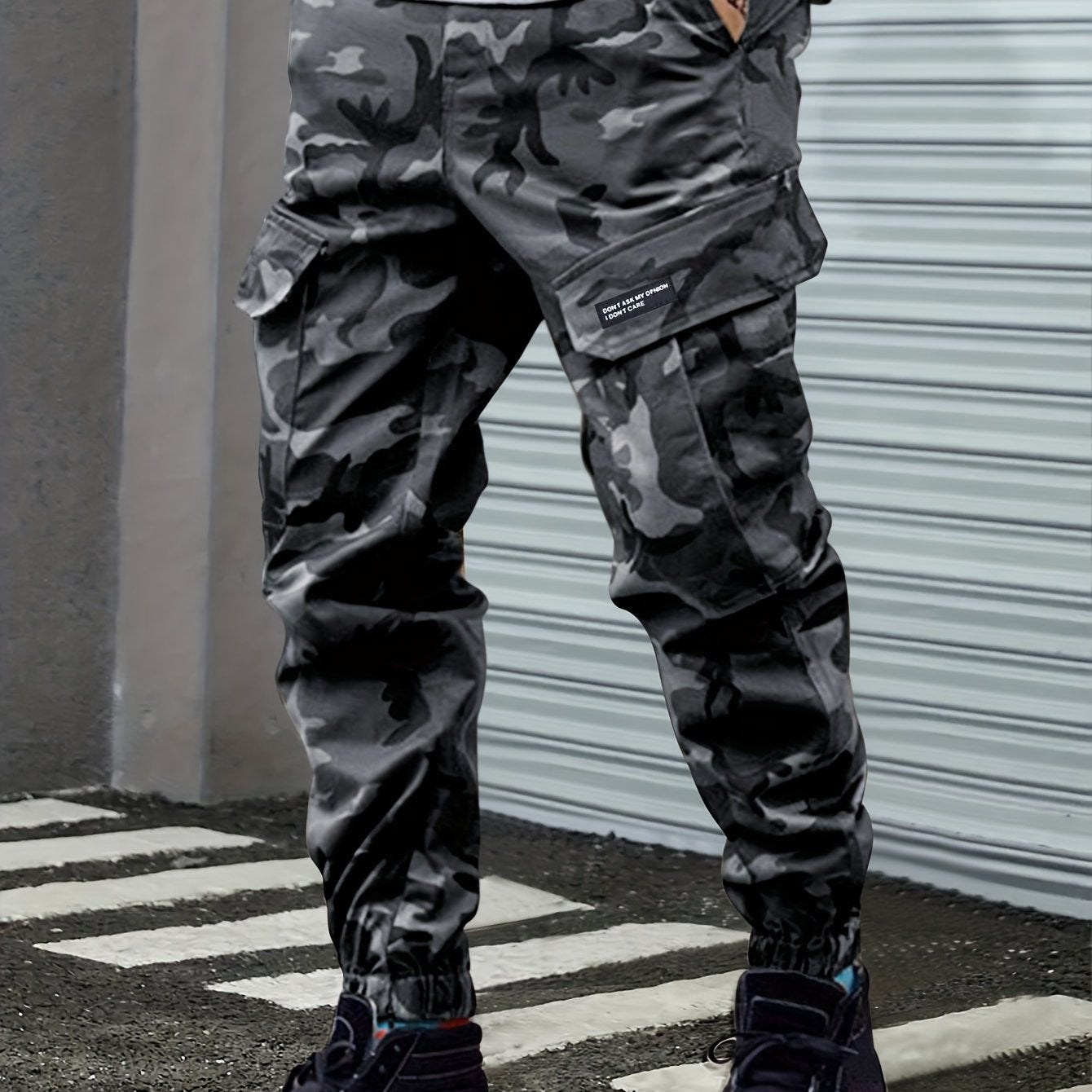 Men's Camo Cargo Pants with Comfort Fit Pockets and Street-Style Drawstring