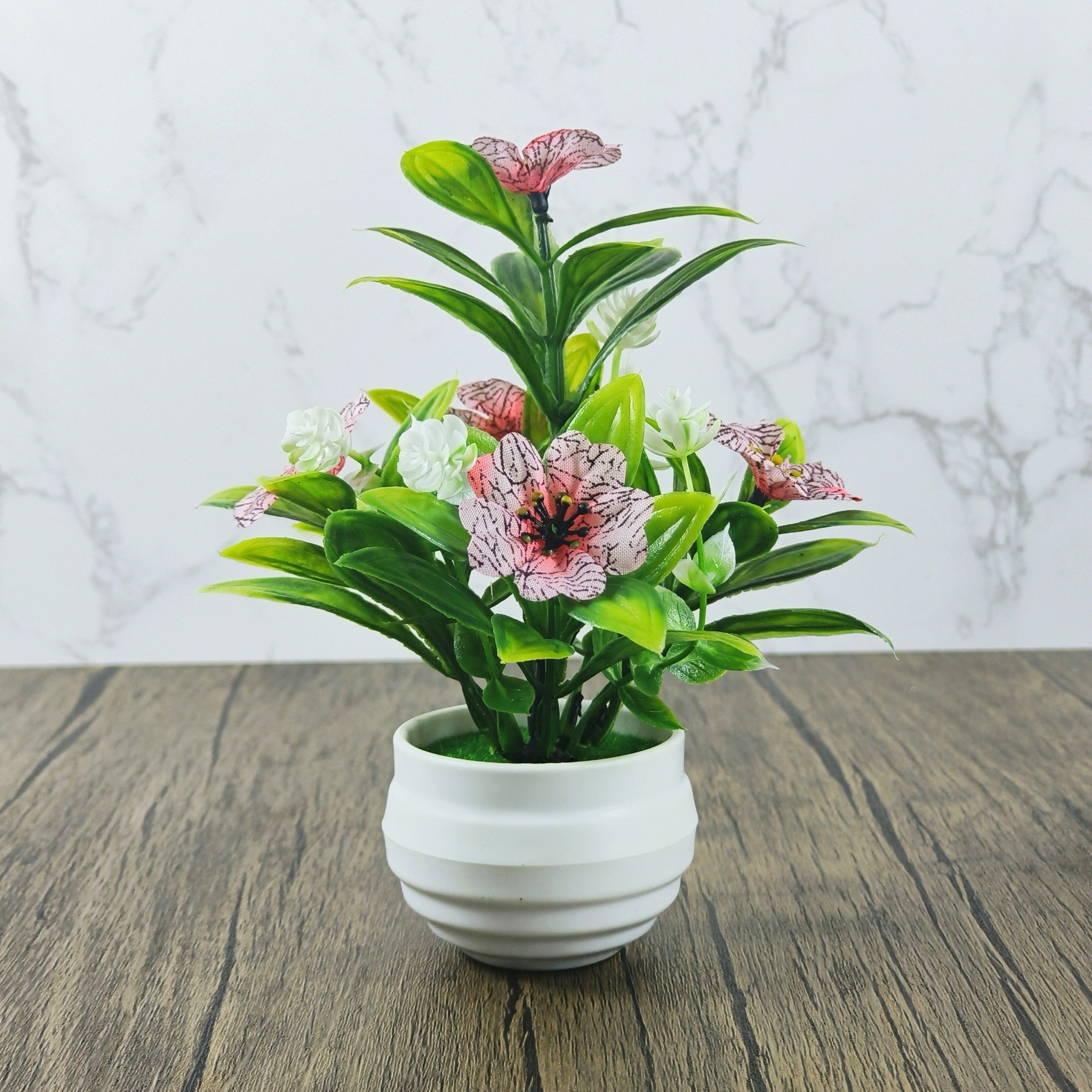 3 ta mini sun'iy qozon o'simliklar to'plami, uy bezatish uchun oq qozonlar bilan. Turli tadbirlar uchun yashash xonasi, ofis stoli yoki bayram stol bezatish uchun mukammal.