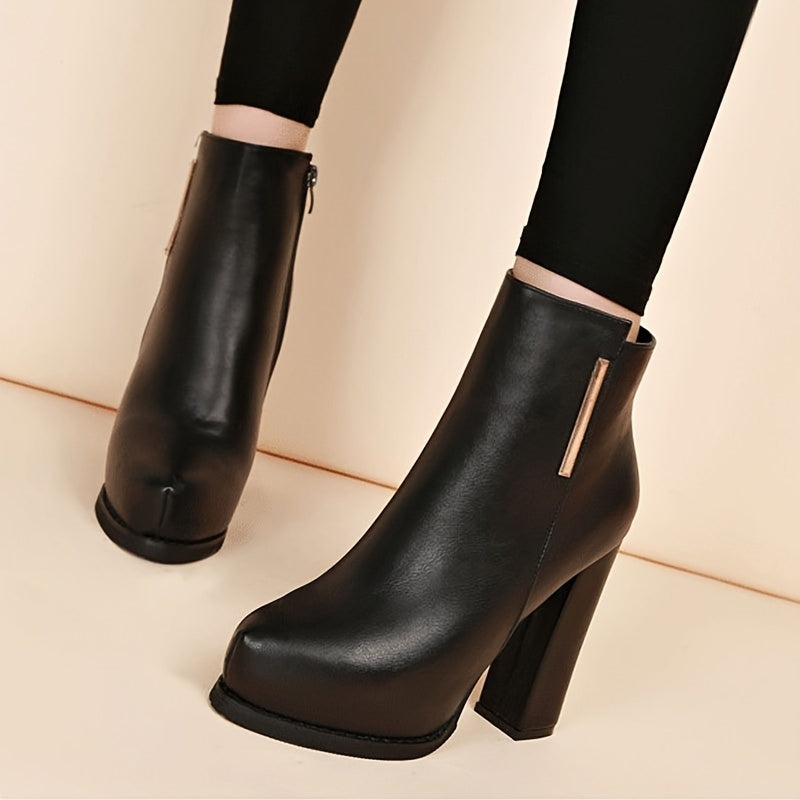 Ayollar uchun bir rangli minimalistik botlar yon zippersi bilan platformali qattiq oyoq kiyimlari