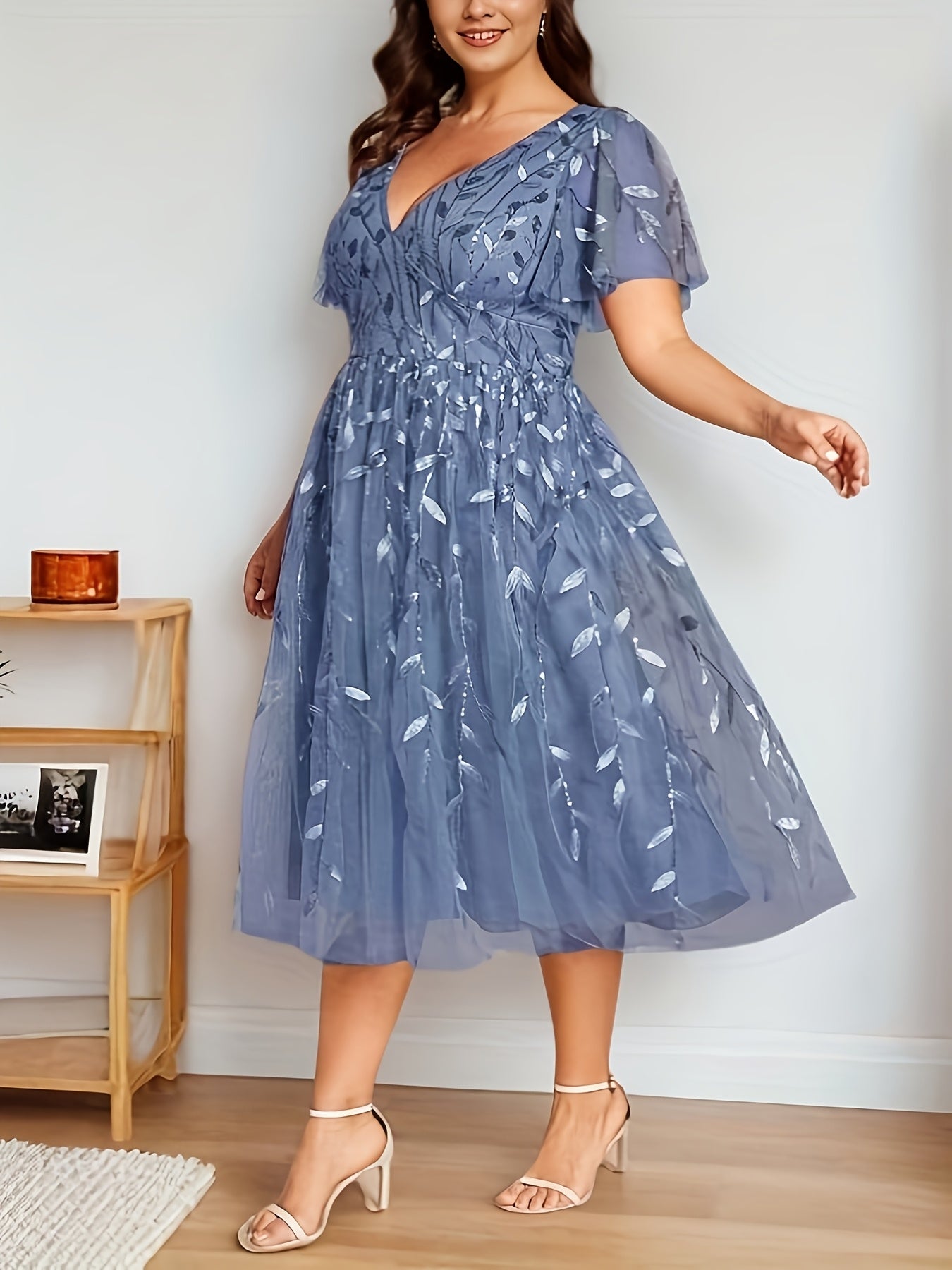 Vestido de talla grande con escote en V, mangas cortas y falda de tul, azul claro para eventos formales