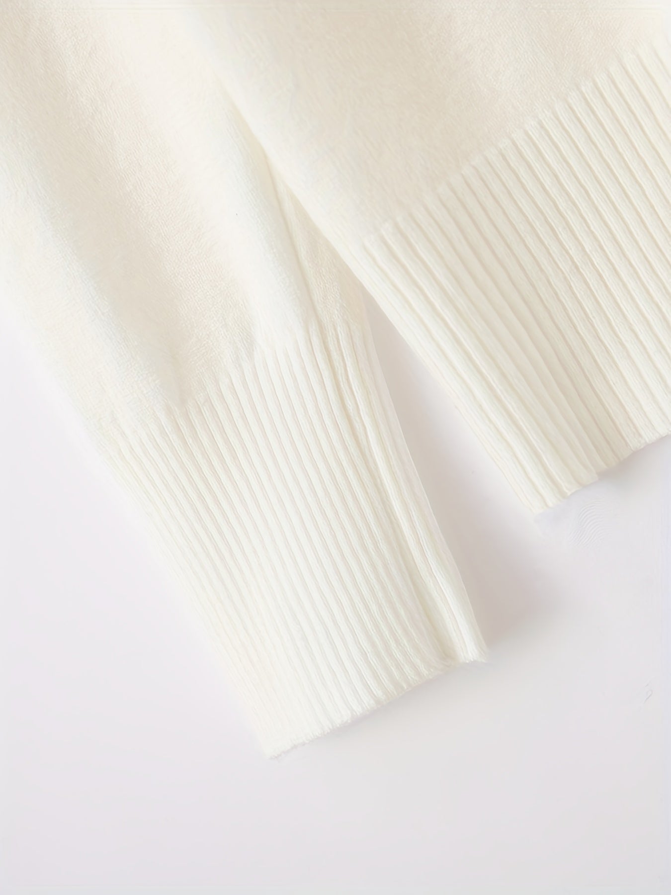 Chic V-yuqa kardigan, uzun yenglari bilan, bahor va kuz uchun mukammal.