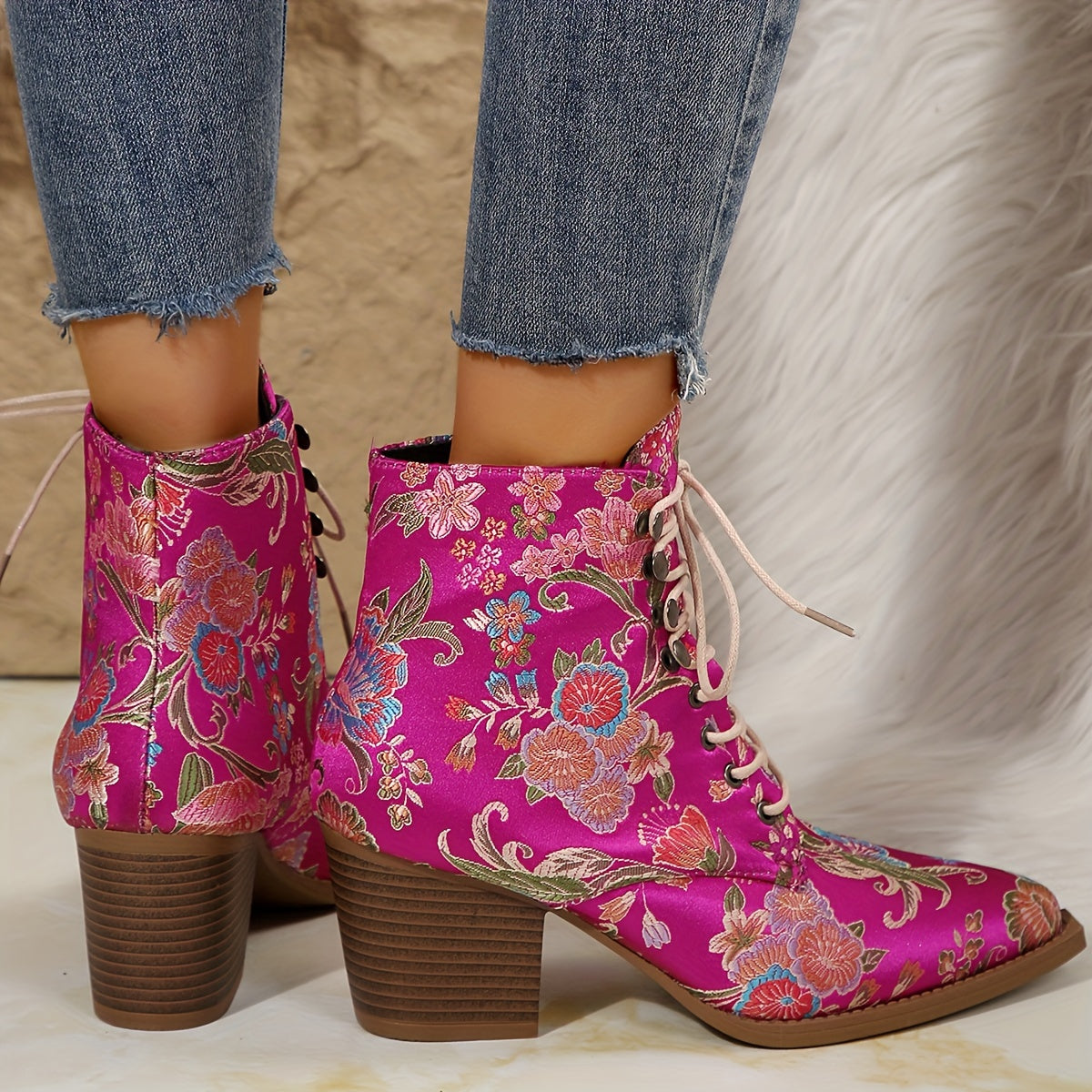 Женские ботинки с цветочным дизайном, заклепками и шнуровкой, на массивном каблуке и с заостренным носком