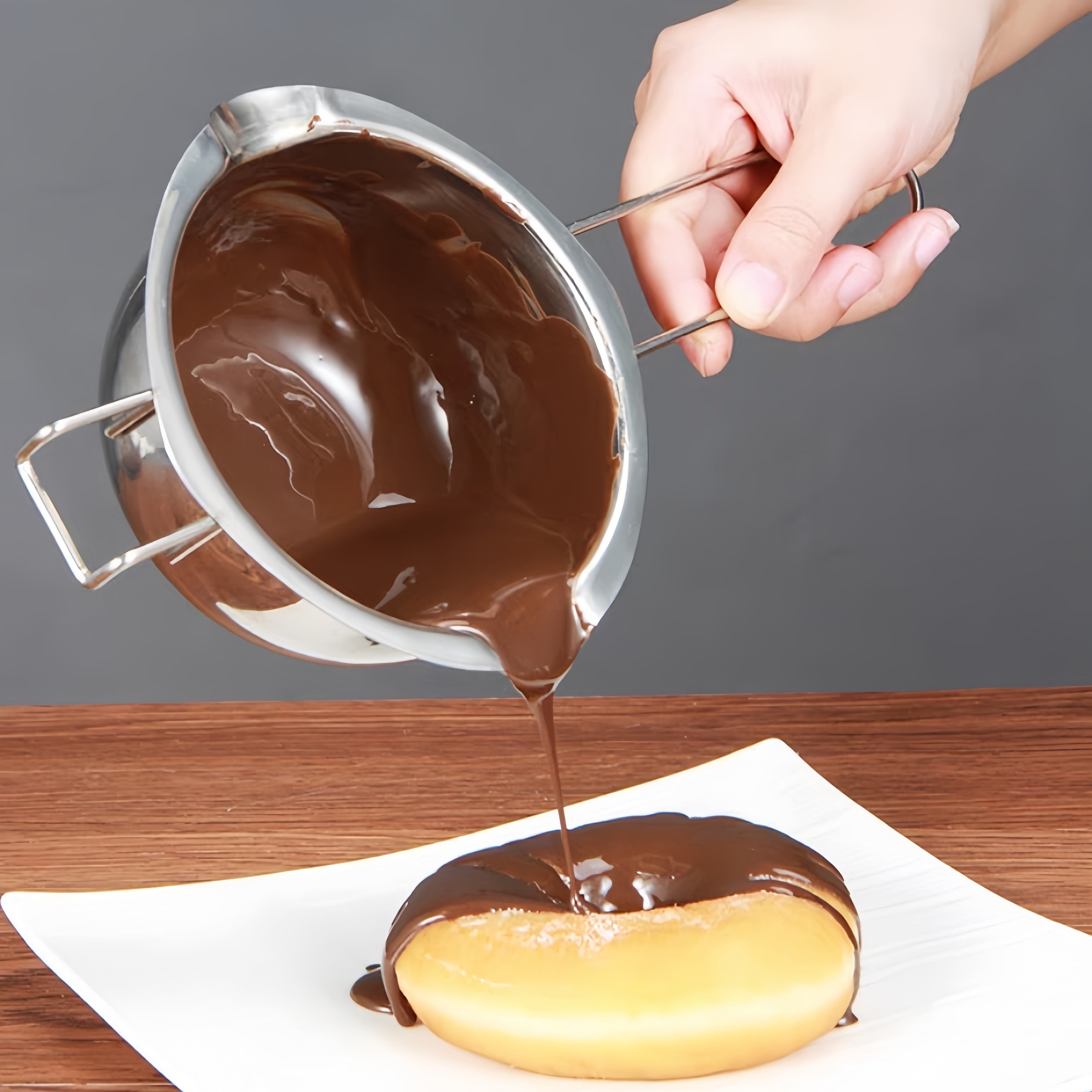 1-шт. нержавеющая сталь двойной котелок идеально подходит для растапливания шоколада, подогрева масла, брызг масла, нагрева масла и растапливания воска. Универсальный кухонный инструмент, который является незаменимым гаджетом и аксессуаром для кухни.