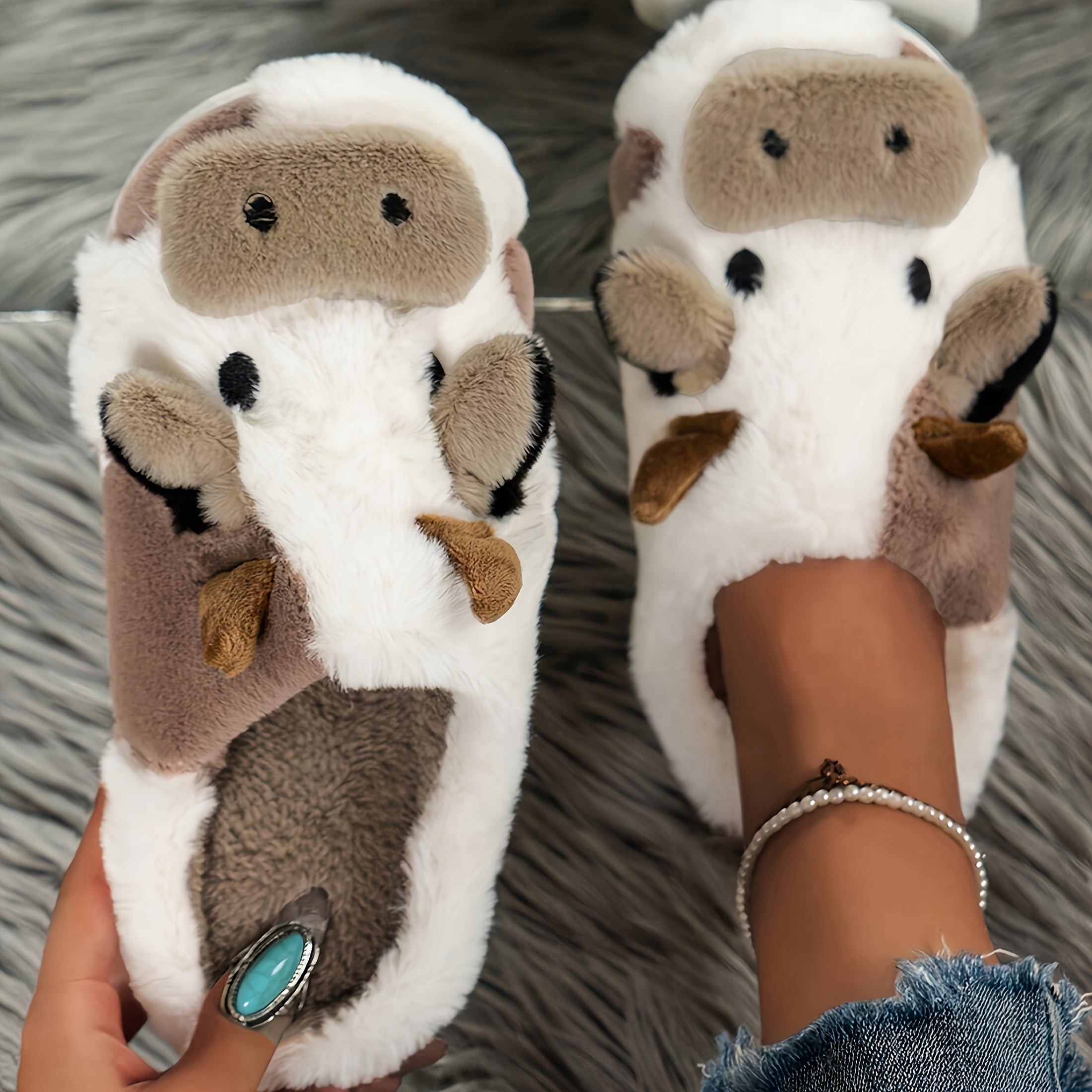 Women's Plush Slippers with Heart or Cow Head Design in 2 Colors for Winter Warmth