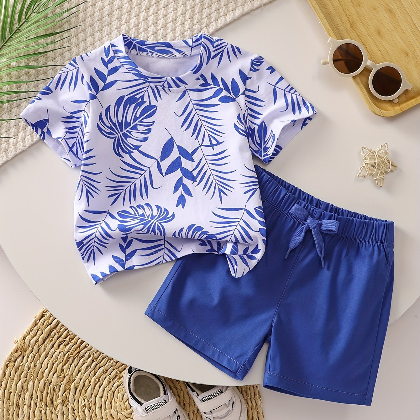 O'g'il bolalar uchun paxta bargi bosma kundalik kiyimlari, qisqa qo'lli T-shirt va chizilgan shortlar, bahor va yoz uchun