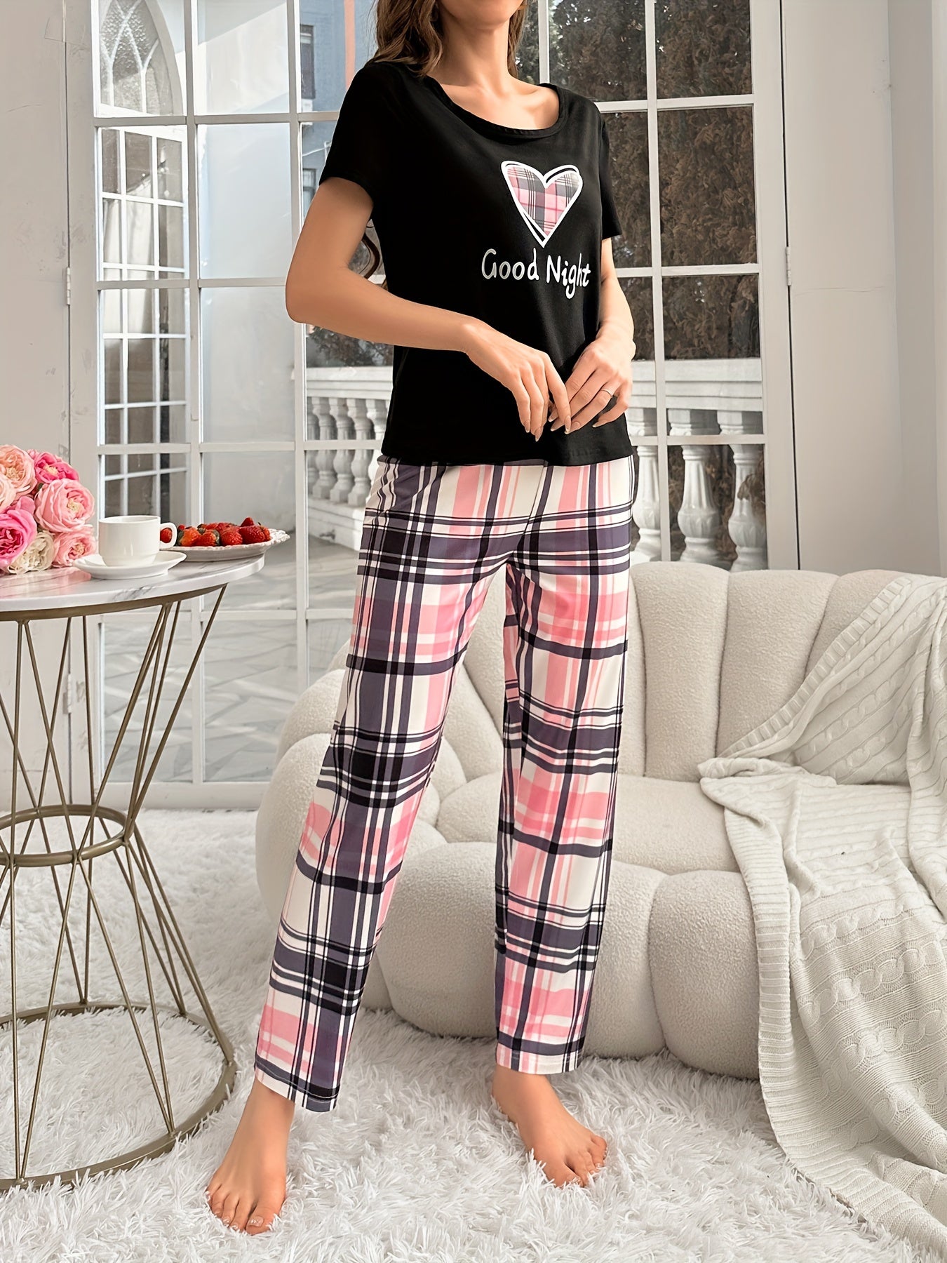 Conjunto de pijama de cuadros con corazón para mujer con camiseta de manga corta con estampado de eslogan y pantalones elásticos