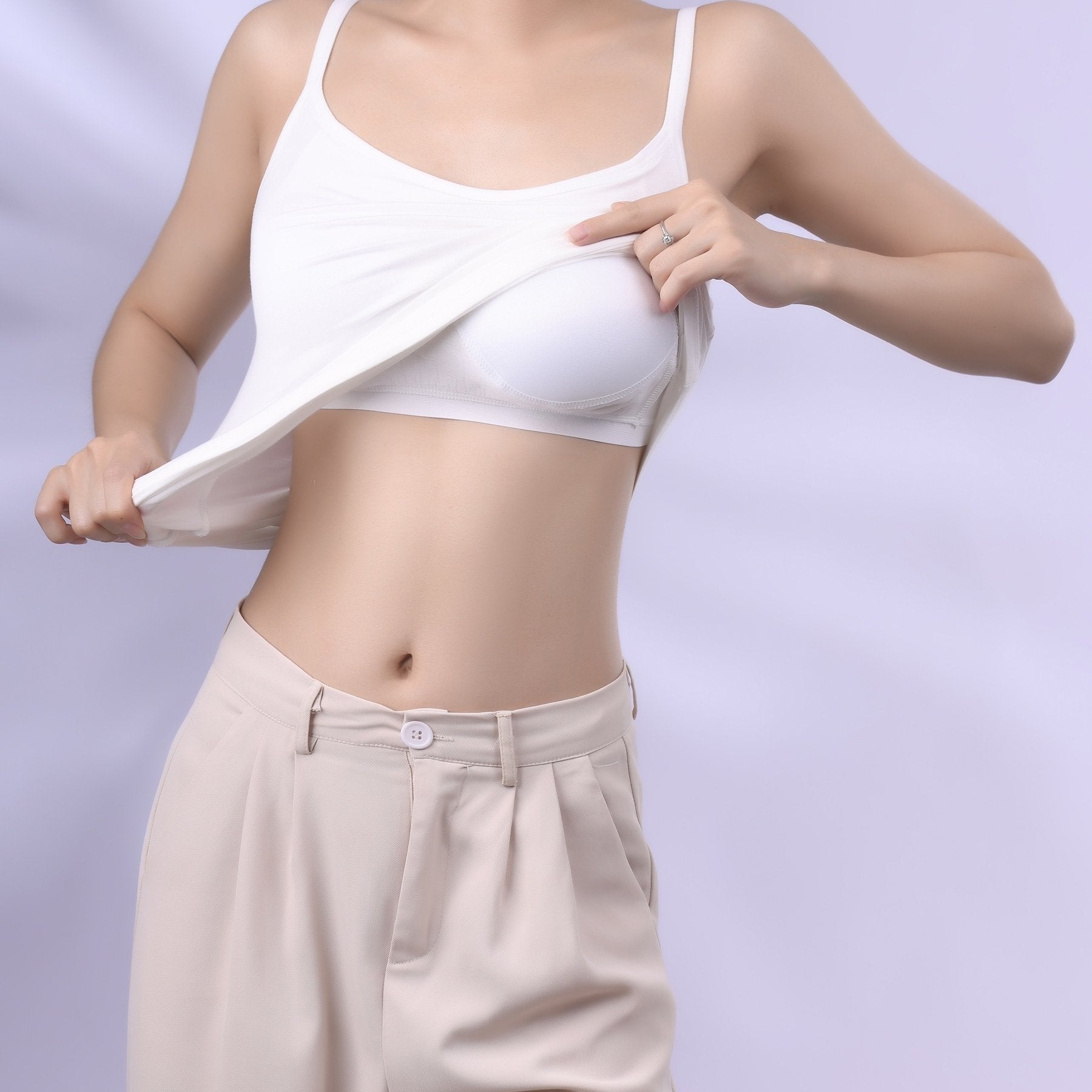 Базовый топ-камисол с круглым вырезом, с подкладкой и без спинки, подходит для повседневной носки и нижнего белья.