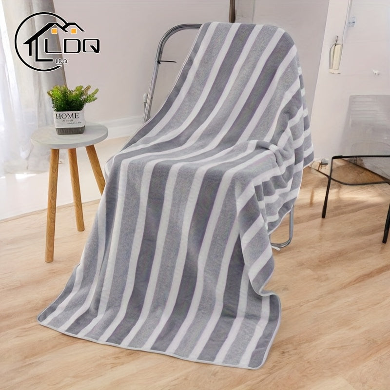 Серое ультра-мягкое и быстро-сохнущее полосатое банное полотенце LDQ - гипоаллергенное и нежное к коже - идеально подходит для дома, бассейна и ухода.