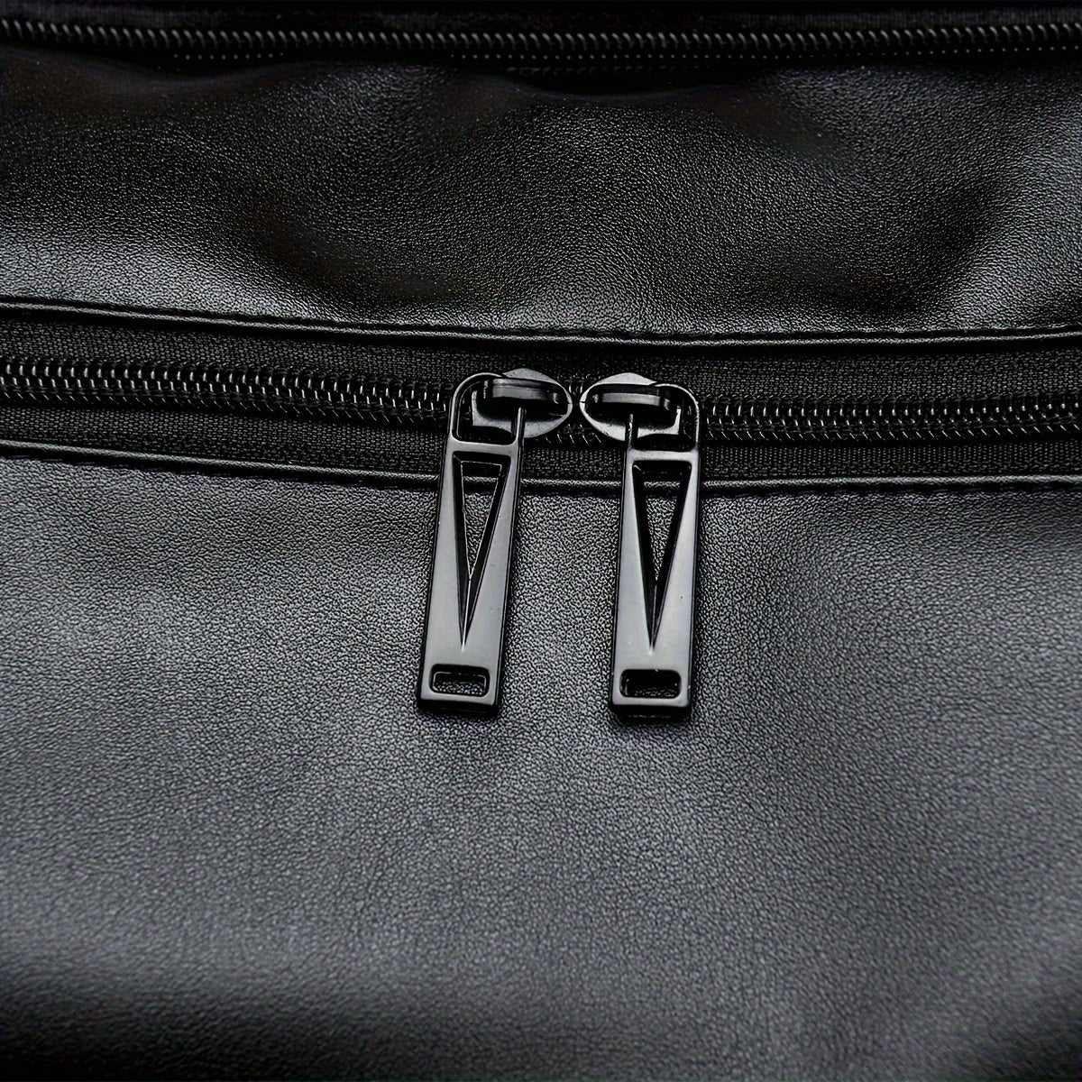 Erkaklar uchun katta sig'imli kesim sumkasi, sport va ish safarlari uchun, ho'l va quruq ajratish bilan.