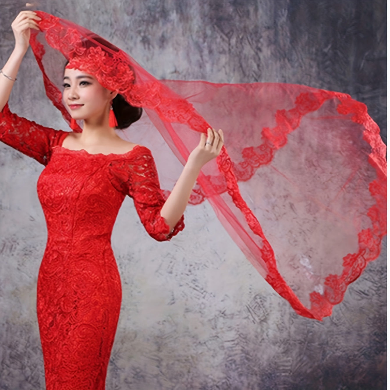 Qizlar uchun Qizil Lale toʻqimi 1.5m Bir qatlamli gullar chetli tarmoq