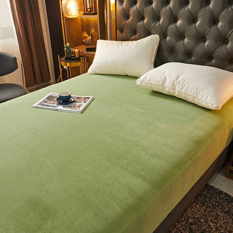 Ultrafine Fiber Mattress Cover in Warm Fleece Flannel for Double and Single Beds