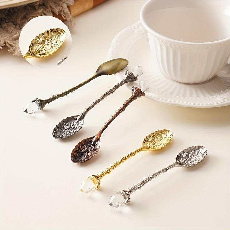 Кофейная ложка с изысканным цветочным узором — идеально подходит для кофе, чая и десертов, украшена элегантными цветочными узорами, которые привнесут винтажное очарование в ваше чаепитие.